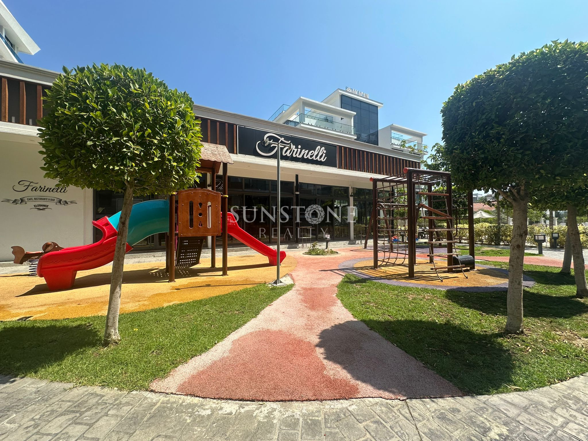 Kıbrıs Girne Merkez'de Havuzlu Güvenlikli Site İçerisinde Satılık  Full Eşyalı   1+1 Daire 13