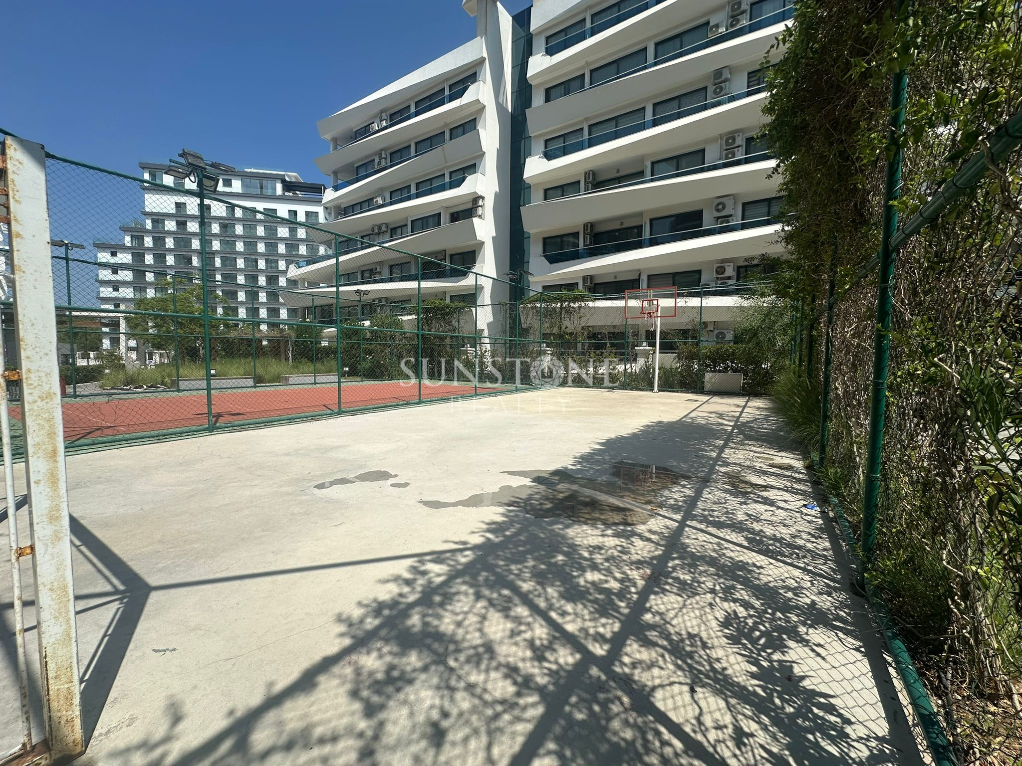 Kıbrıs Girne Merkez'de Havuzlu Güvenlikli Site İçerisinde Satılık  Full Eşyalı   1+1 Daire 12