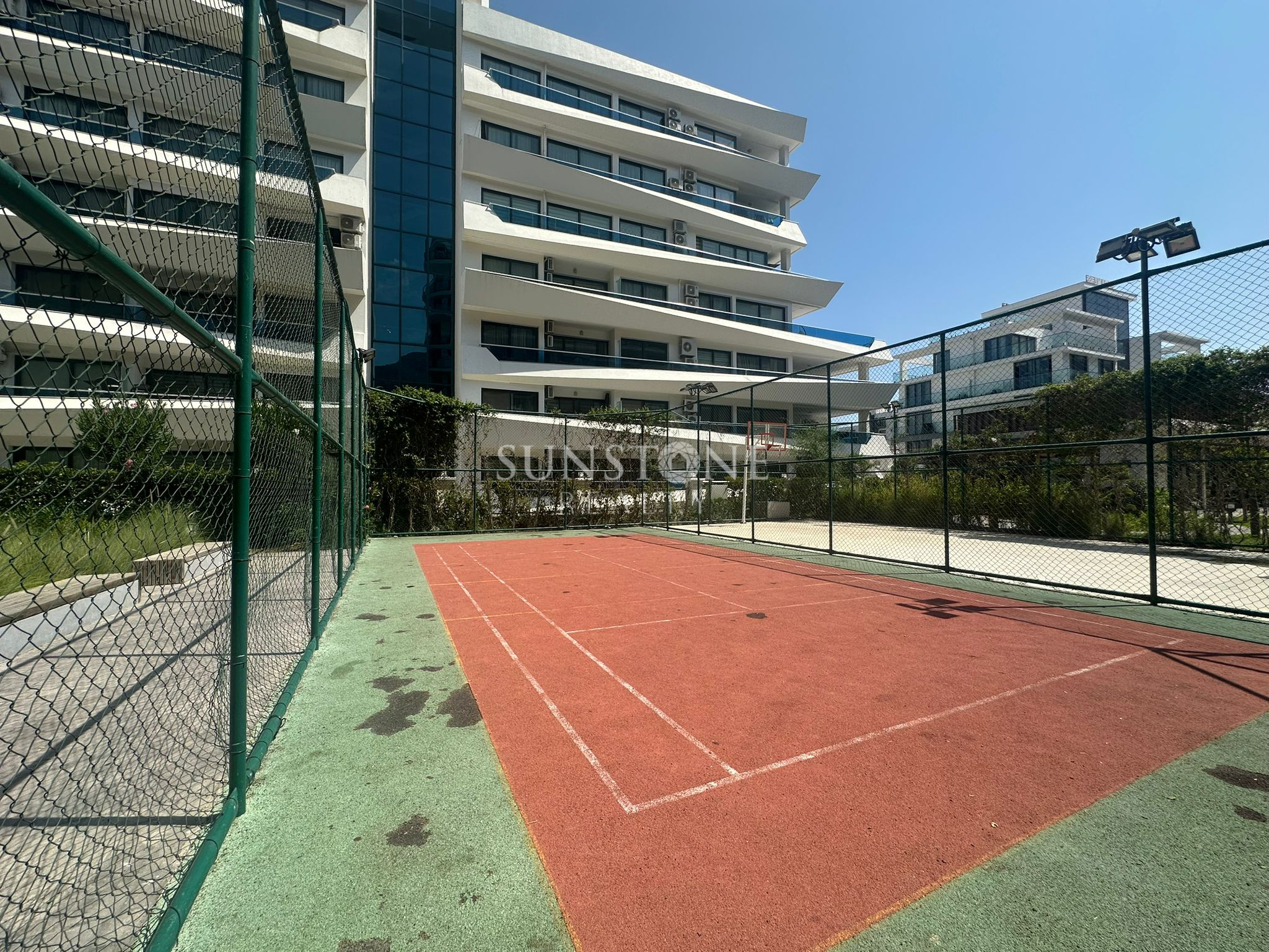 Kıbrıs Girne Merkez'de Havuzlu Güvenlikli Site İçerisinde Satılık  Full Eşyalı   1+1 Daire 11