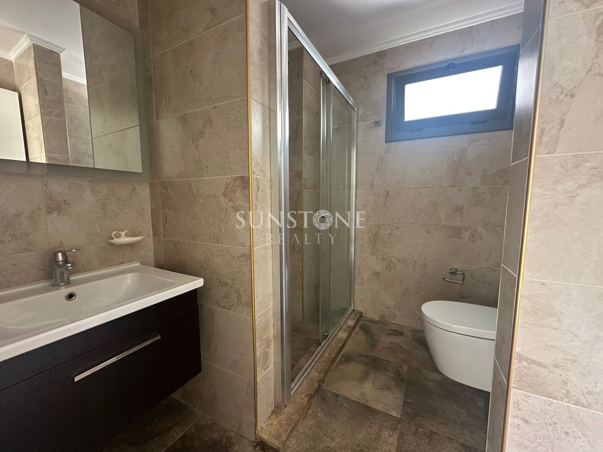 Kıbrıs Girne Merkez'de Havuzlu Güvenlikli Site İçerisinde Satılık  Full Eşyalı   1+1 Daire 8