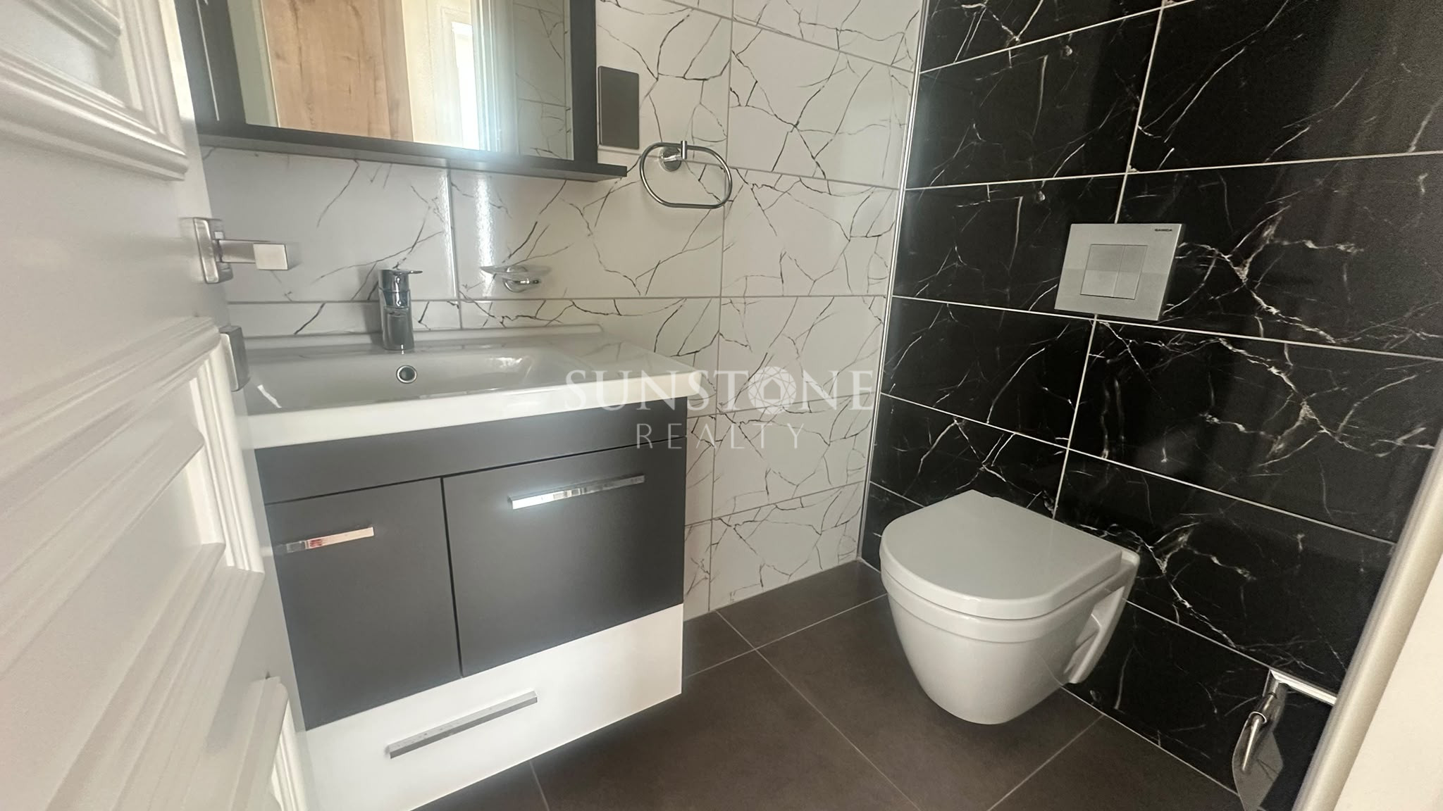Kıbrıs Girne Merkez'de Havuzlu Site İçerisinde Full Eşyalı Kiralık  2+1 Daire 7
