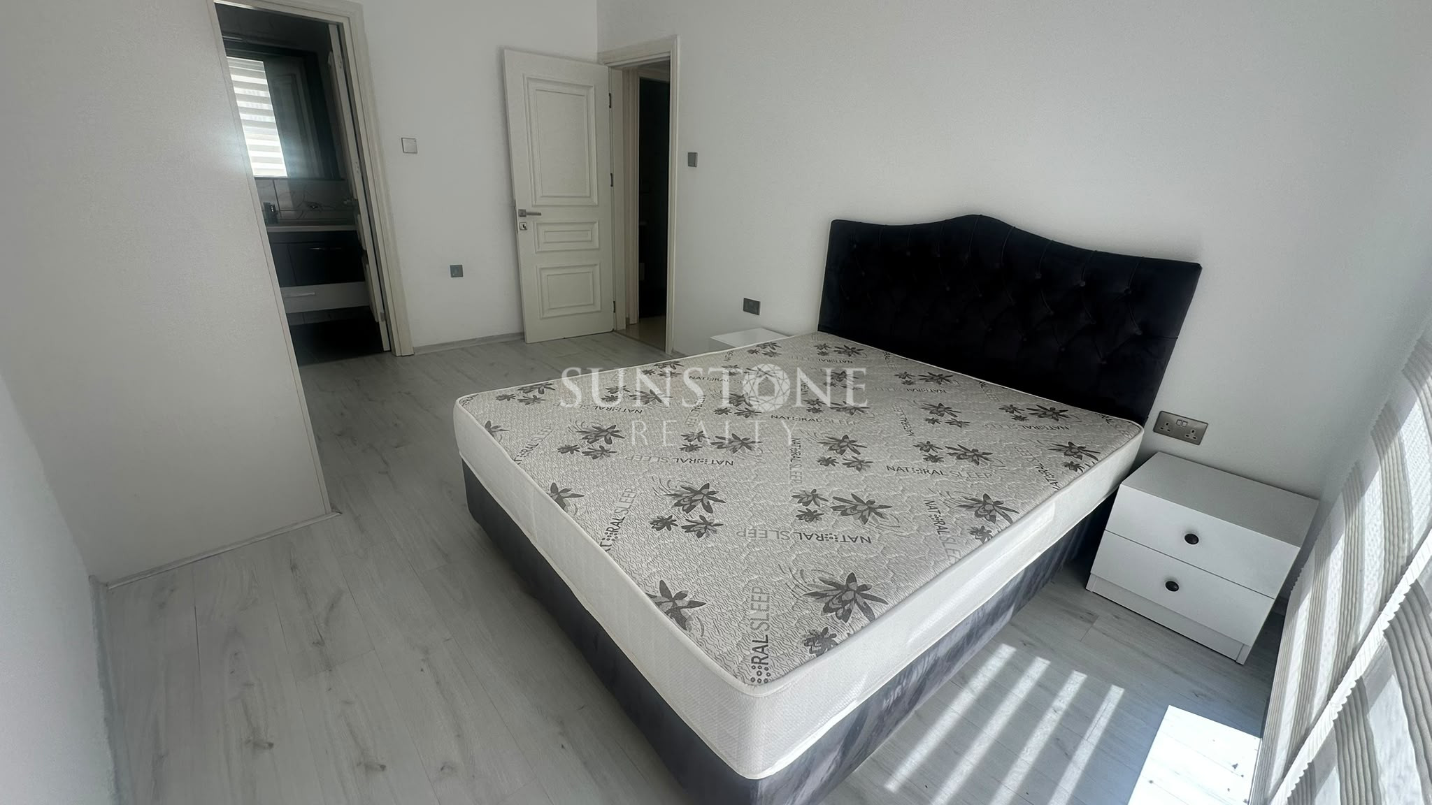 Kıbrıs Girne Merkez'de Havuzlu Site İçerisinde Full Eşyalı Kiralık  2+1 Daire 6