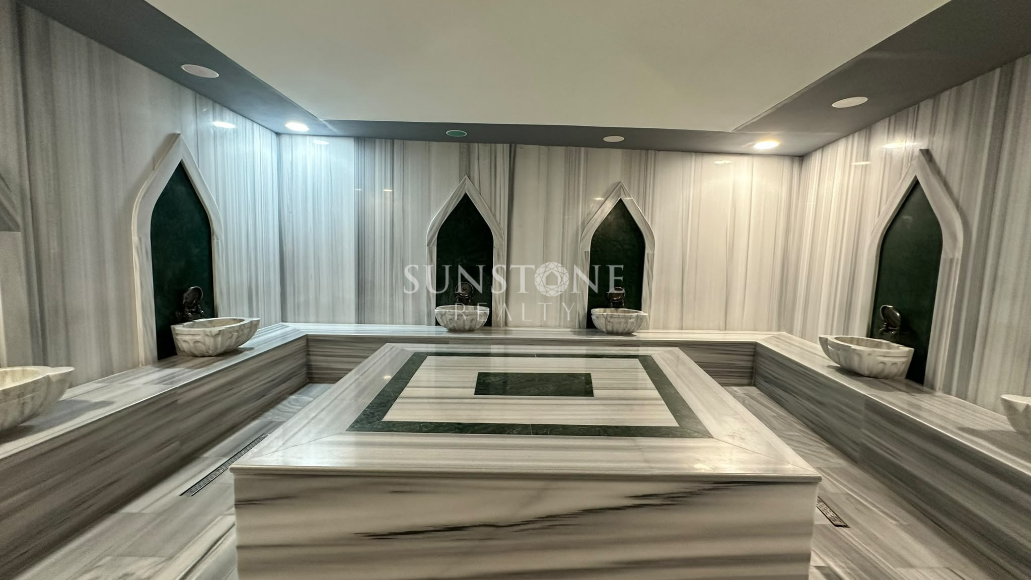 Kıbrıs Girne Merkez'de Havuzlu Site İçerisinde Full Eşyalı Satılık 2+1 Daire 11