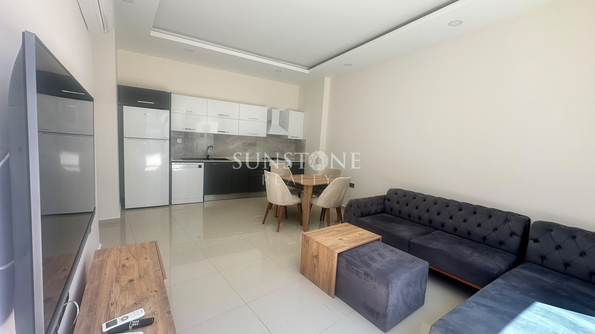 Kıbrıs Girne Merkez'de Havuzlu Site İçerisinde Full Eşyalı Satılık 2+1 Daire 3