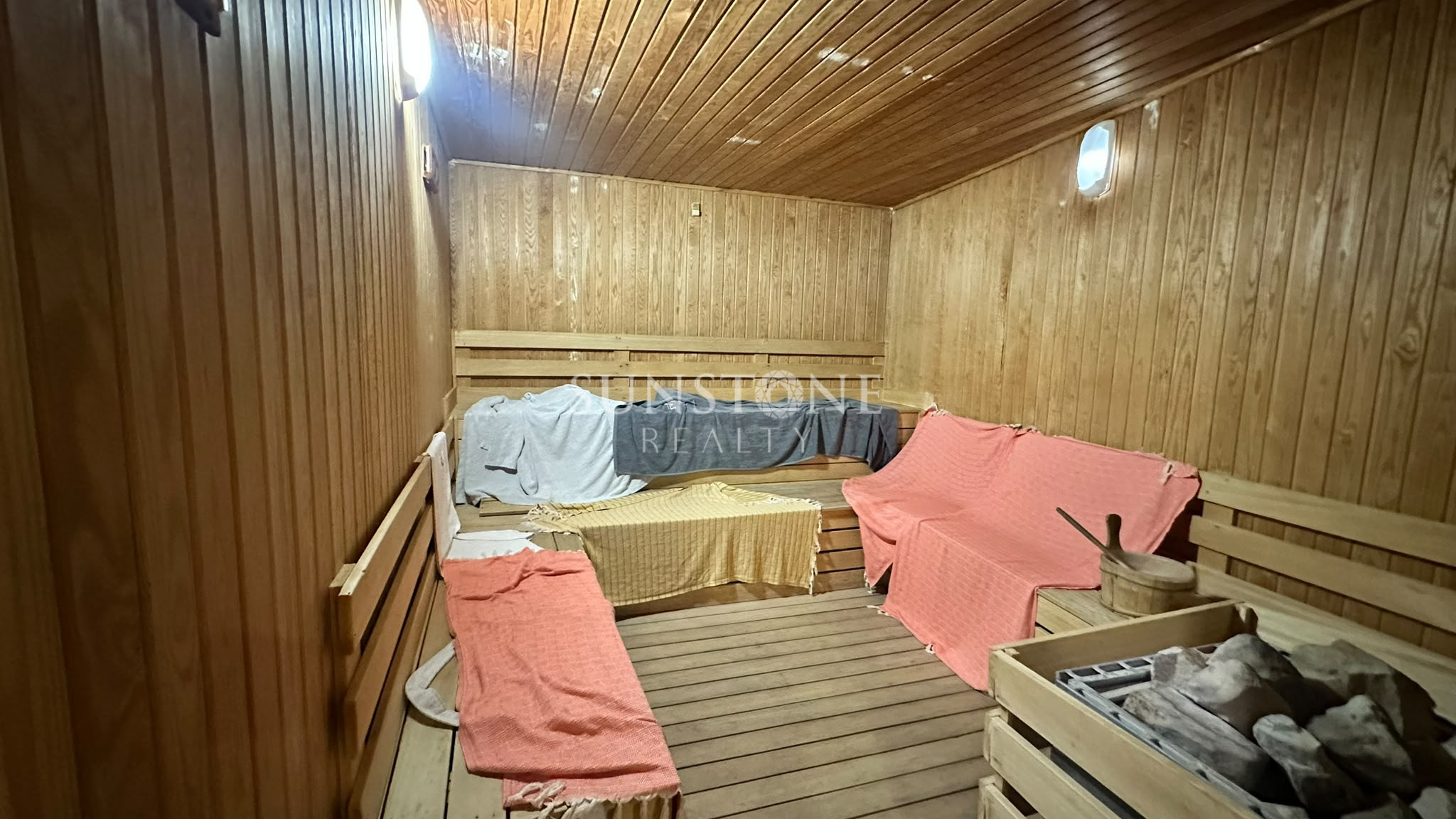 Kıbrıs Girne Merkez'de Havuzlu Site İçinde Kiralık 3+1 Full Eşyalı Lüks Daire 21