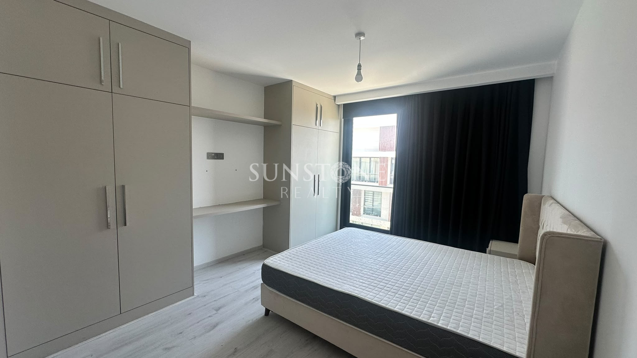 Kıbrıs Girne Merkez'de Havuzlu Site İçinde Kiralık 3+1 Full Eşyalı Lüks Daire 9