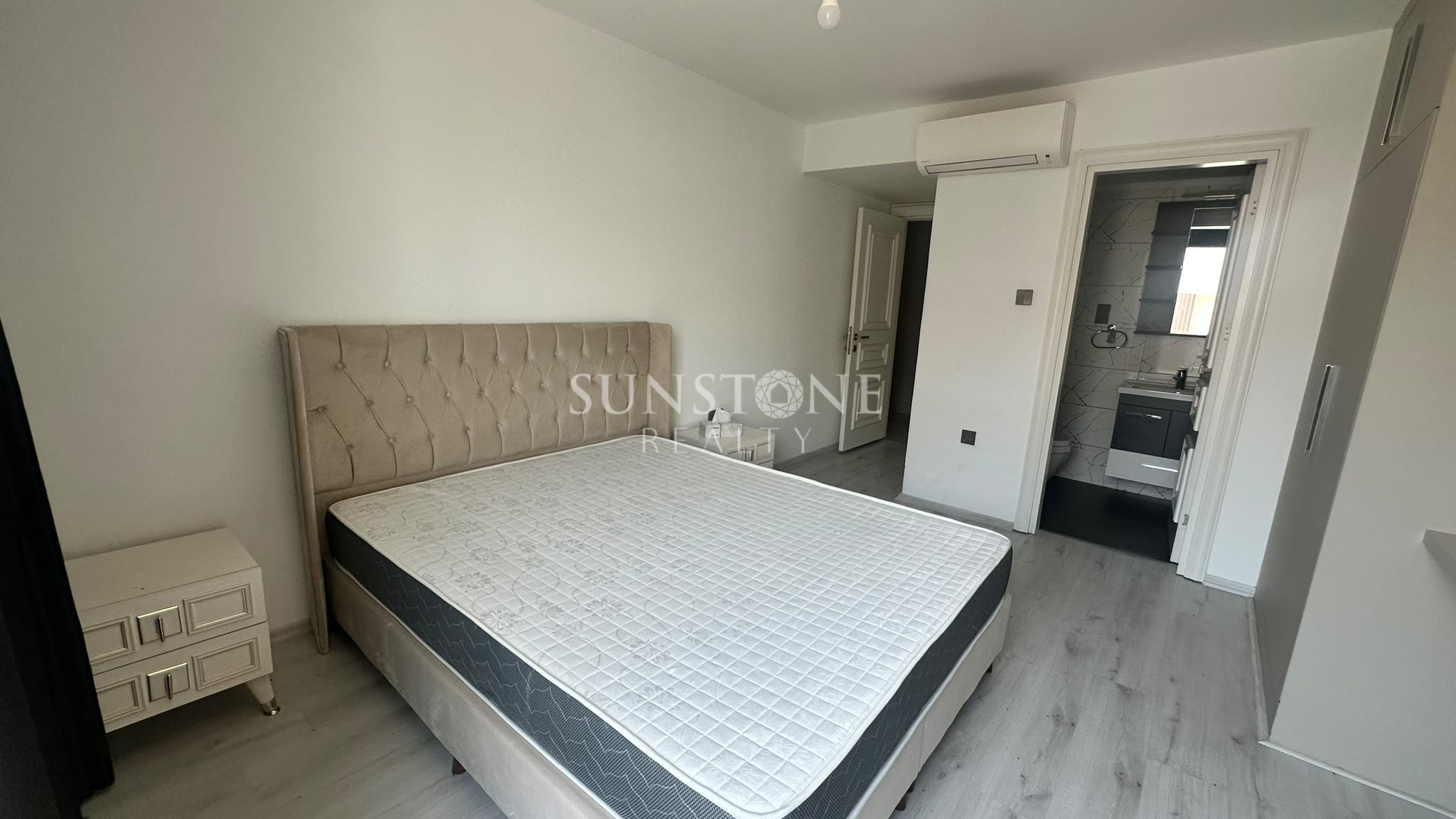 Kıbrıs Girne Merkez'de Havuzlu Site İçinde Kiralık 3+1 Full Eşyalı Lüks Daire 11