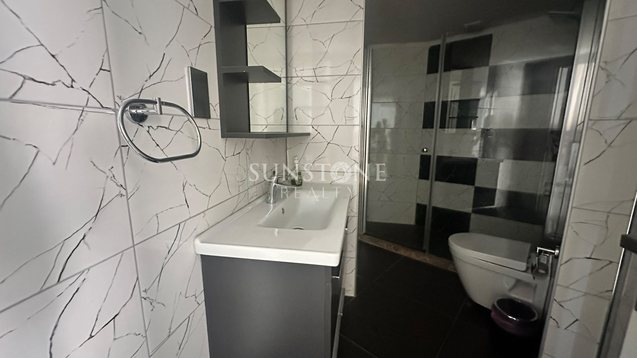 Kıbrıs Girne Merkez'de Havuzlu Site İçinde Kiralık 3+1 Full Eşyalı Lüks Daire 8