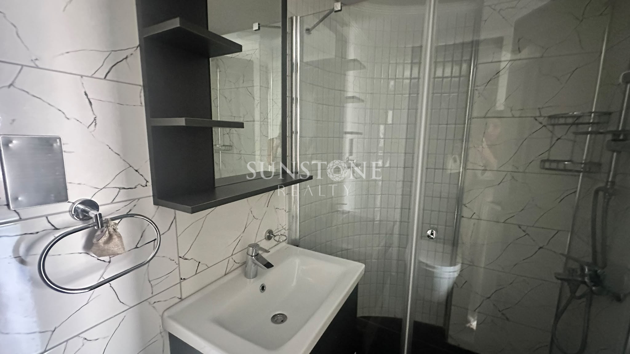 Kıbrıs Girne Merkez'de Havuzlu Site İçinde Kiralık 3+1 Full Eşyalı Lüks Daire 13