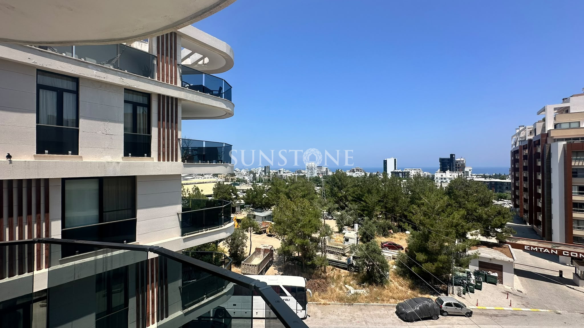 Kıbrıs Girne Merkez'de Havuzlu Site İçinde Kiralık 3+1 Full Eşyalı Lüks Daire 15