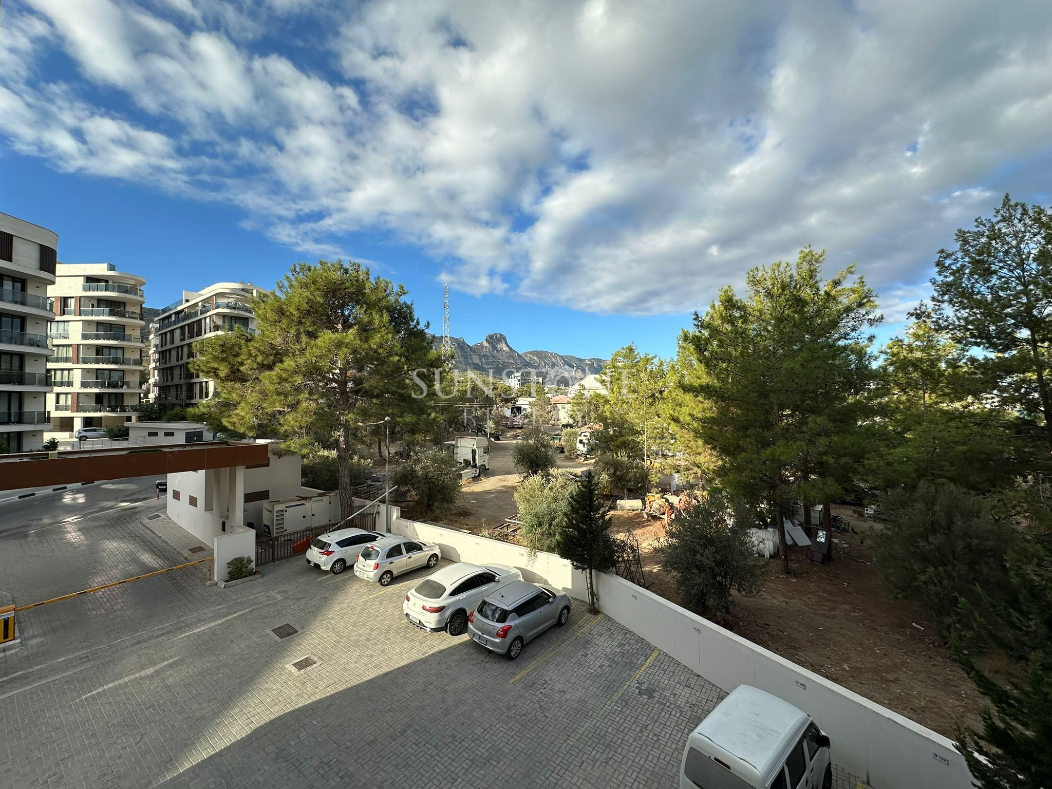 Kıbrıs Girne Merkez'de Jeneratör'lü ve Güvenlikli site içerisinde Satılık 2+1 Daire 16