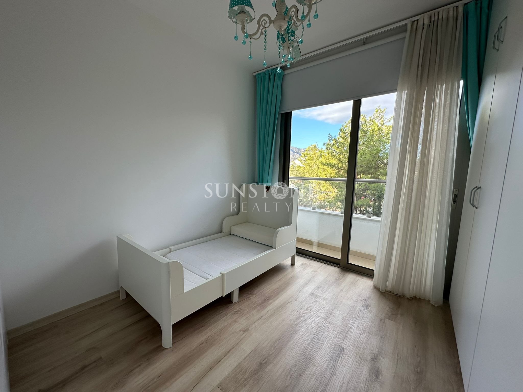 Kıbrıs Girne Merkez'de Jeneratör'lü ve Güvenlikli site içerisinde Satılık 2+1 Daire 12