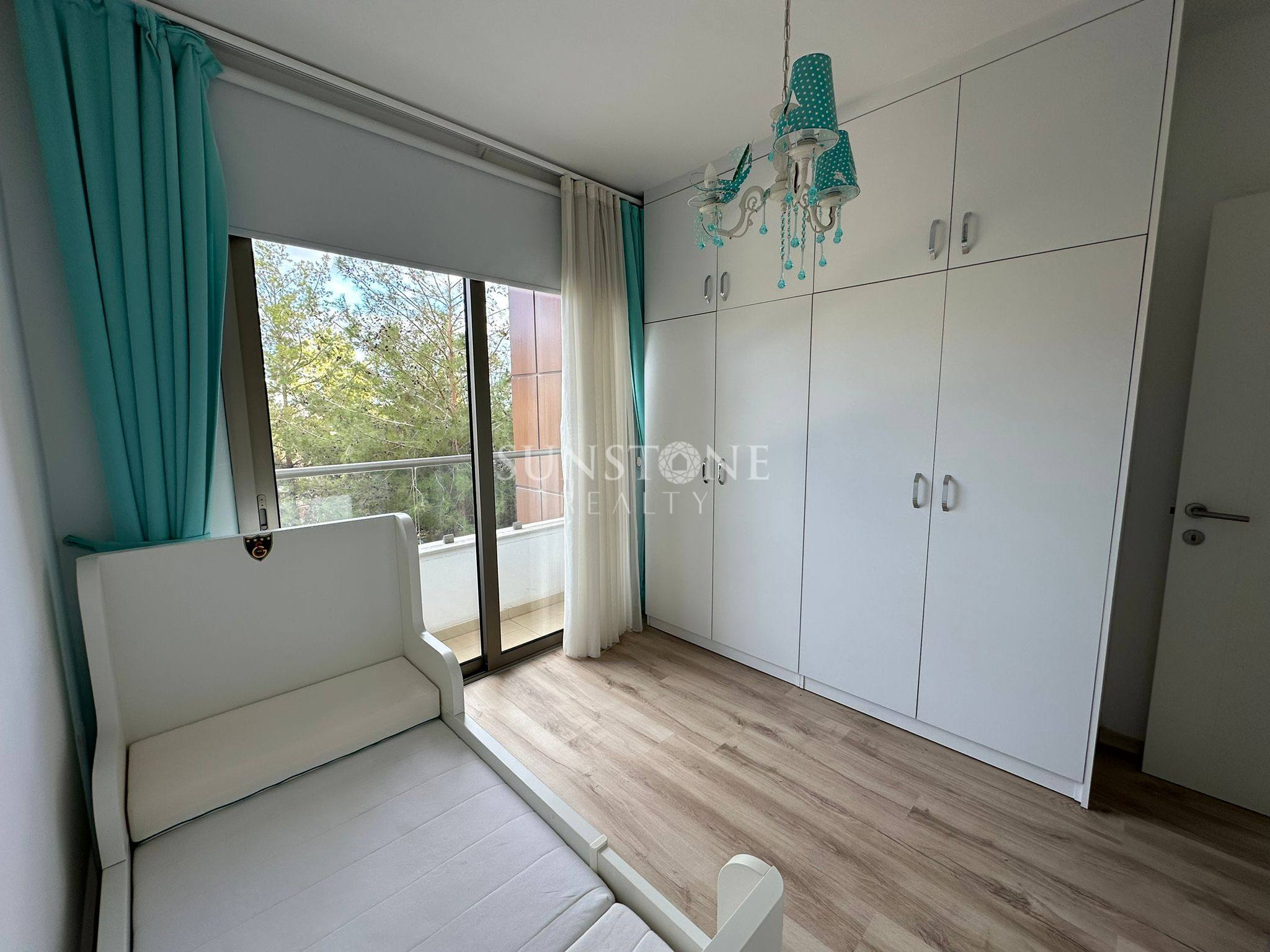 Kıbrıs Girne Merkez'de Jeneratör'lü ve Güvenlikli site içerisinde Satılık 2+1 Daire 11