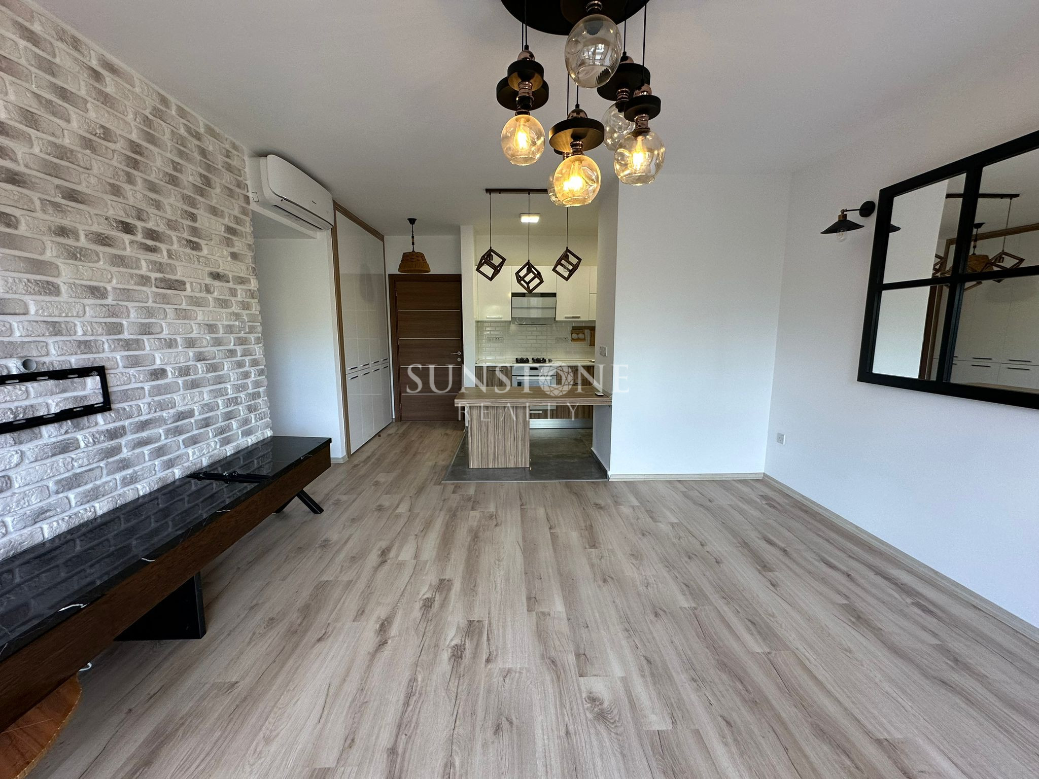 Kıbrıs Girne Merkez'de Jeneratör'lü ve Güvenlikli site içerisinde Satılık 2+1 Daire 2