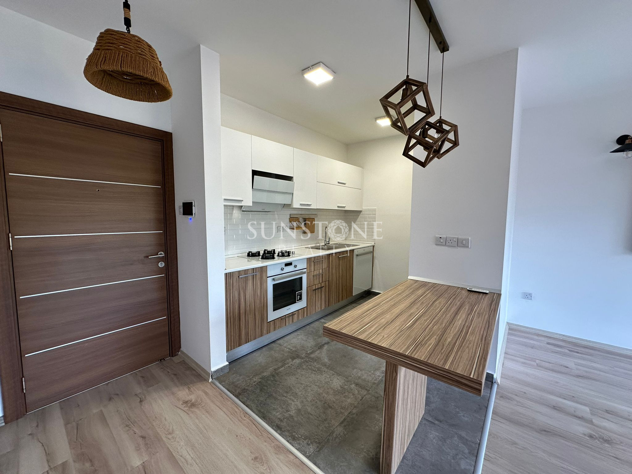 Kıbrıs Girne Merkez'de Jeneratör'lü ve Güvenlikli site içerisinde Satılık 2+1 Daire 4