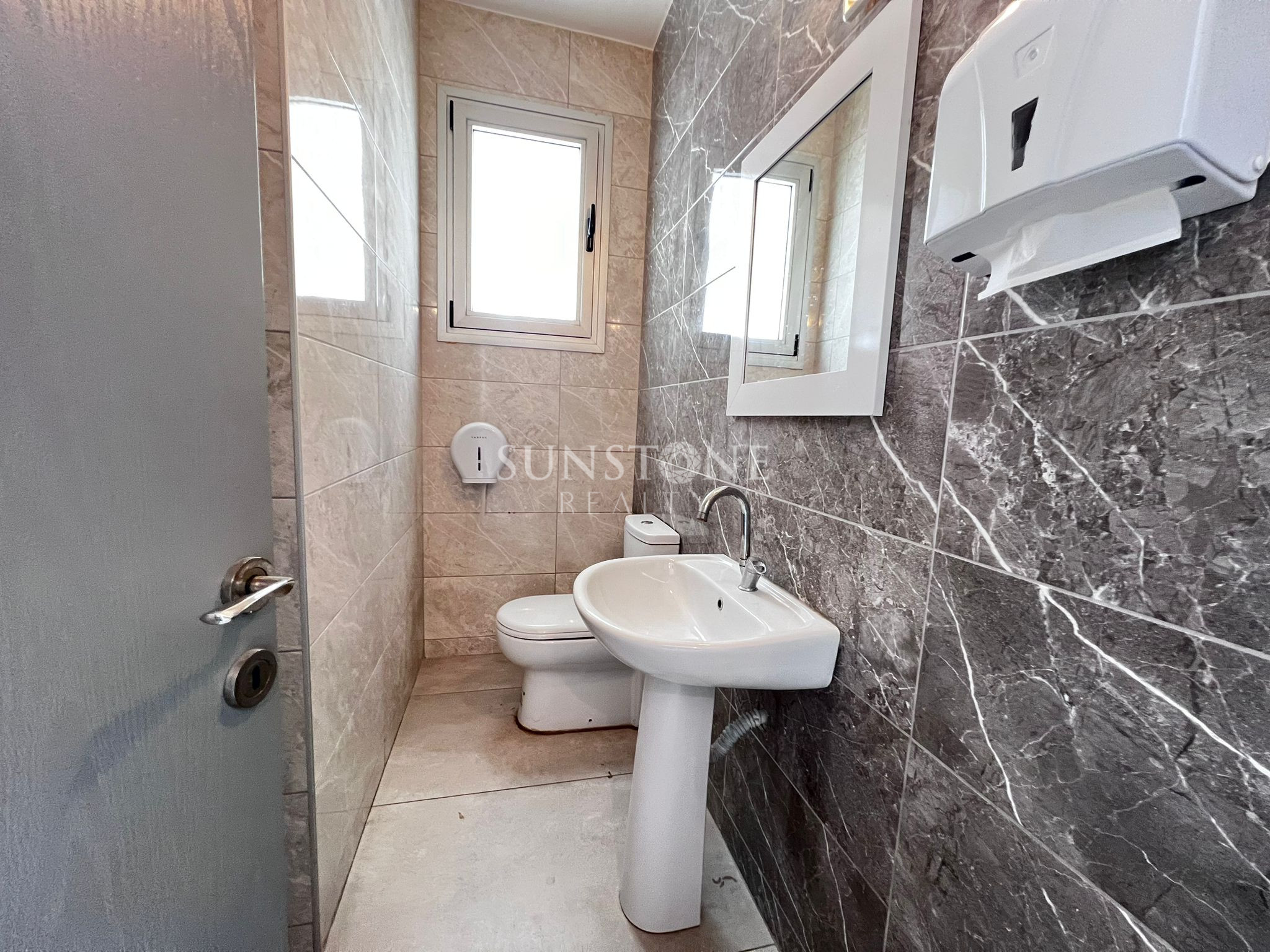 Kıbrıs - Girne Merkezde Kiralık 2+1 Modern Daire 11