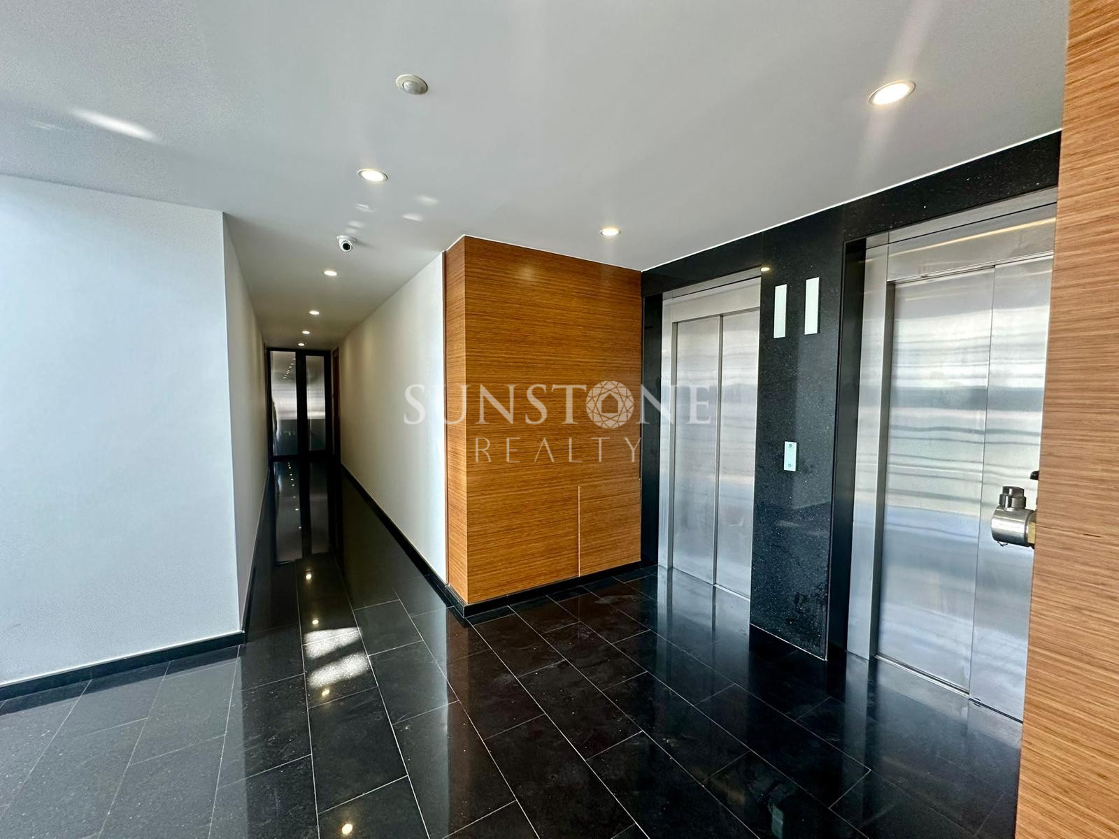 Kıbrıs Girne Merkez'de Modern Residans 'ta Full  Eşyalı Kiralık  2+1 17