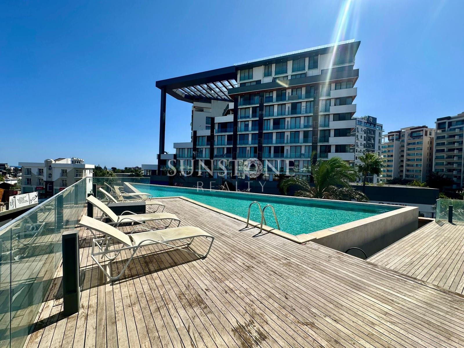 Kıbrıs Girne Merkez'de Modern Residans 'ta Full  Eşyalı Kiralık  2+1 2