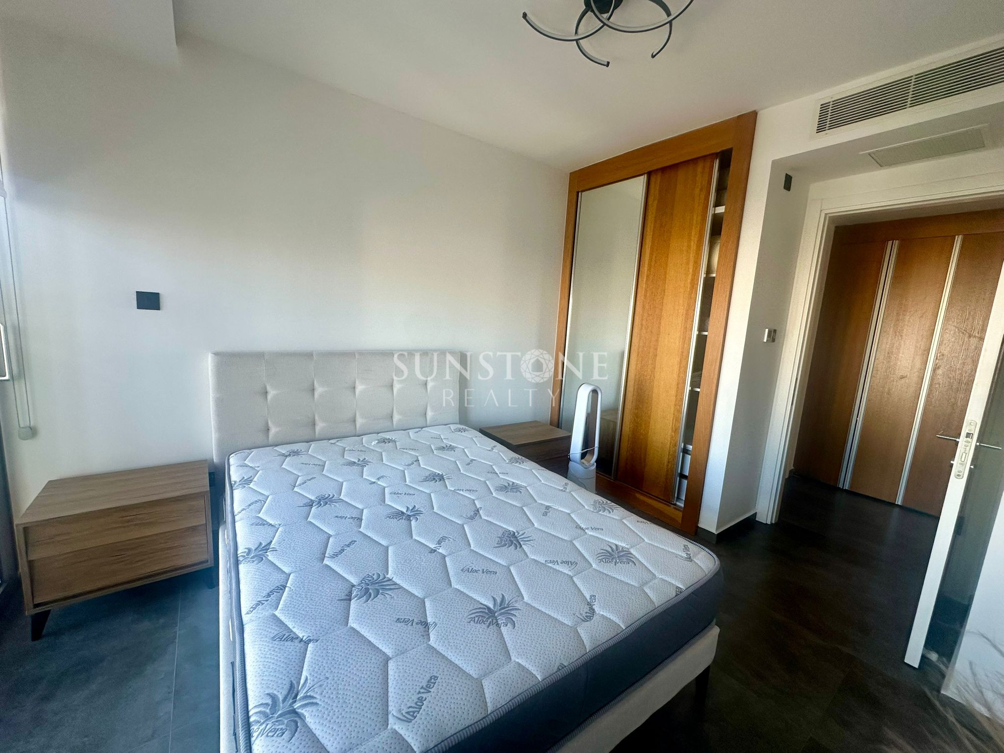 Kıbrıs Girne Merkez'de Modern Residans 'ta Full  Eşyalı Kiralık  2+1 13