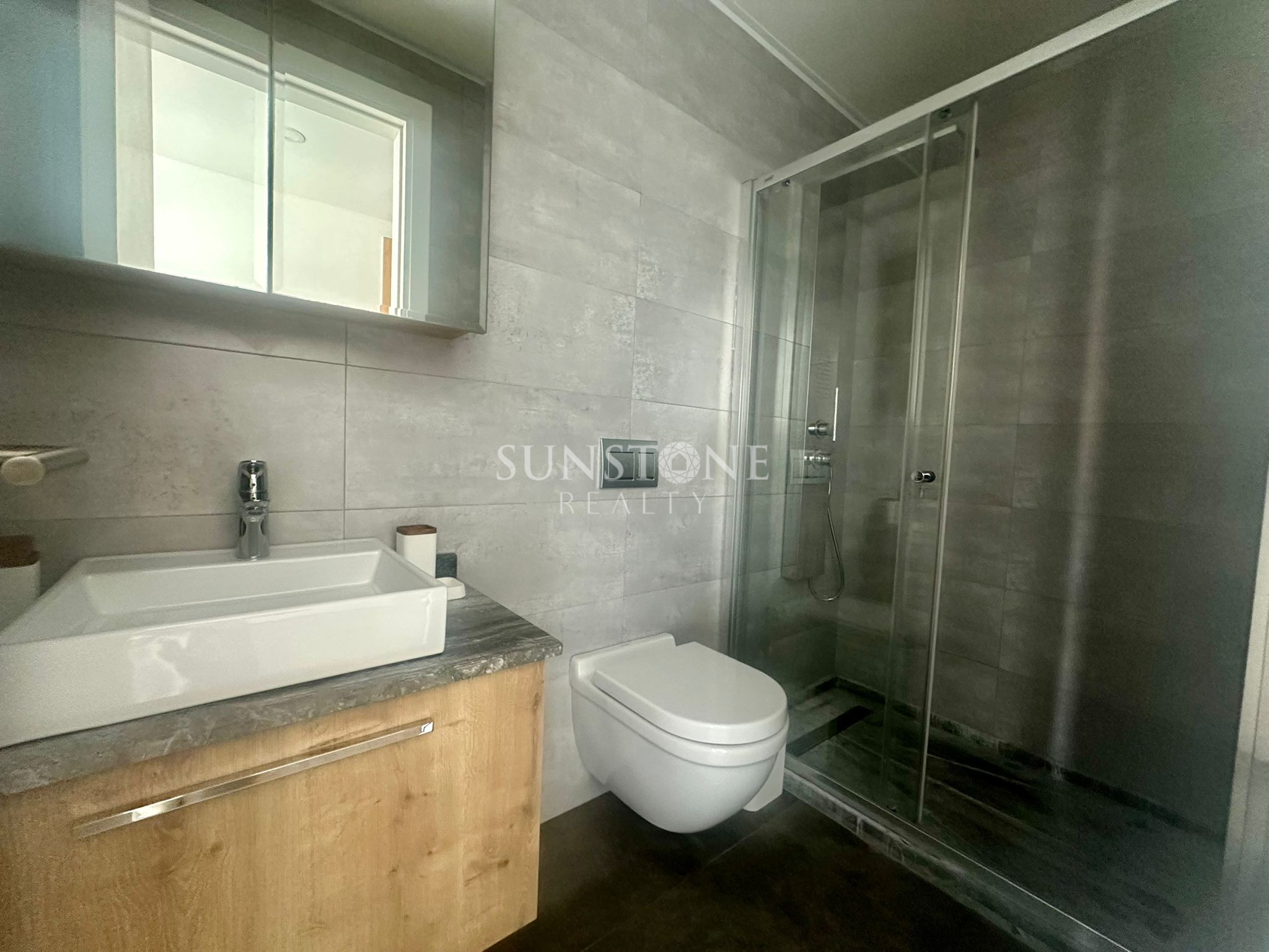 Kıbrıs Girne Merkez'de Modern Residans 'ta Full  Eşyalı Kiralık  2+1 12