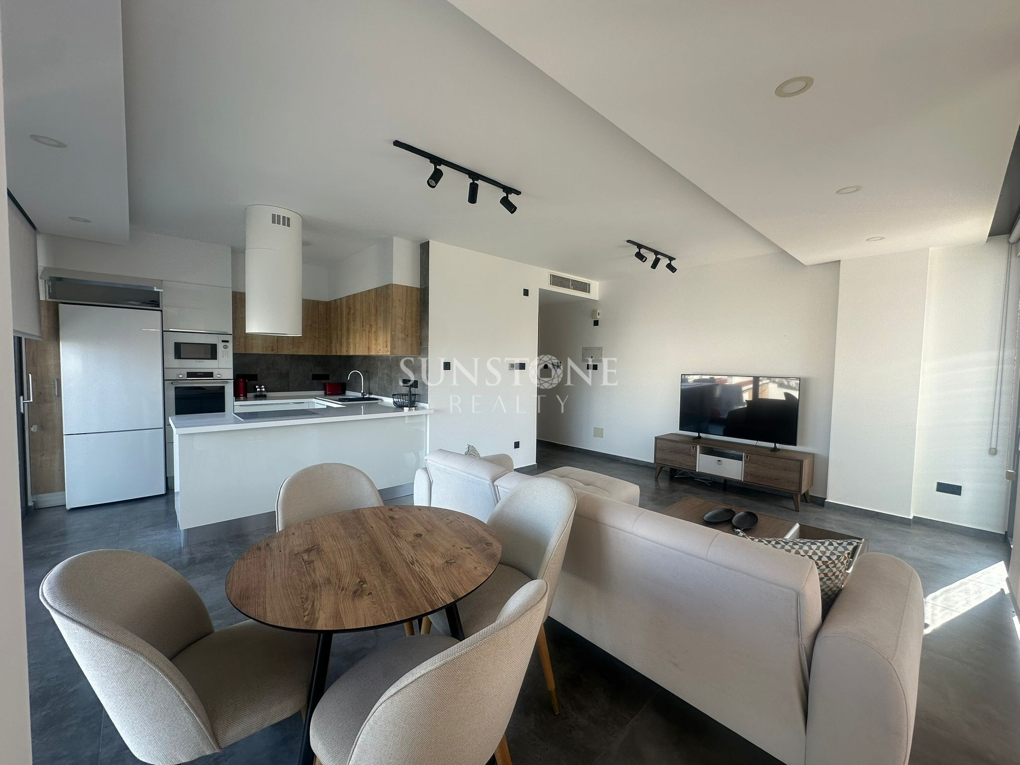 Kıbrıs Girne Merkez'de Modern Residans 'ta Full  Eşyalı Kiralık  2+1 6