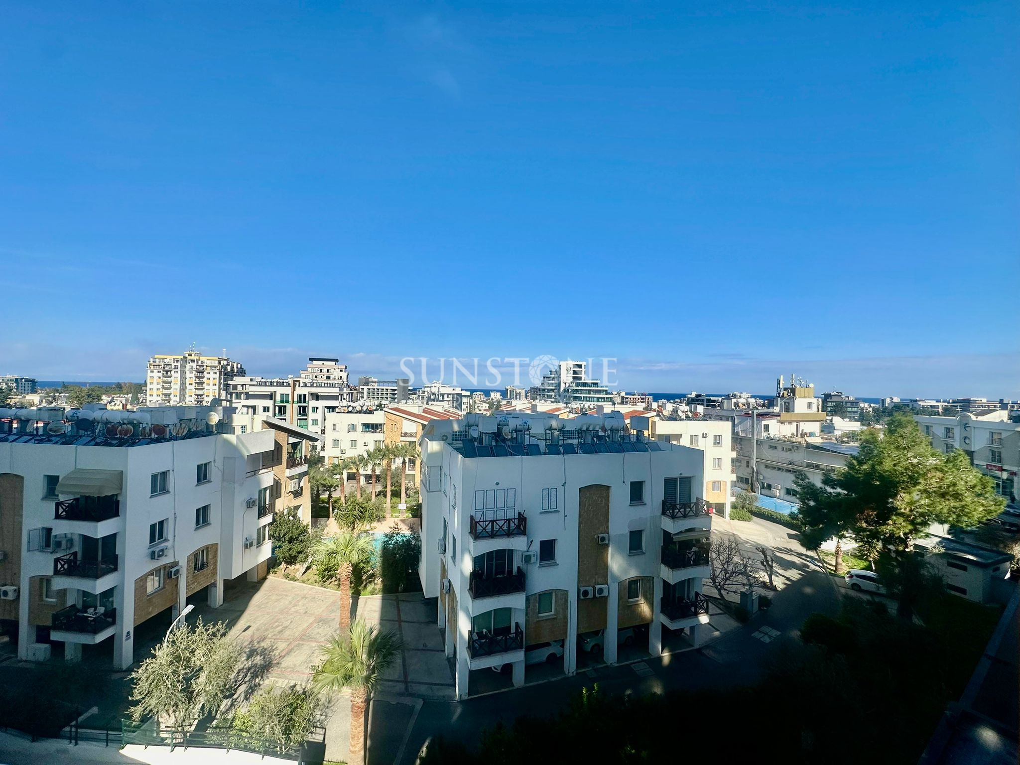 Kıbrıs Girne Merkez'de Modern Residans 'ta Full  Eşyalı Kiralık  2+1 16