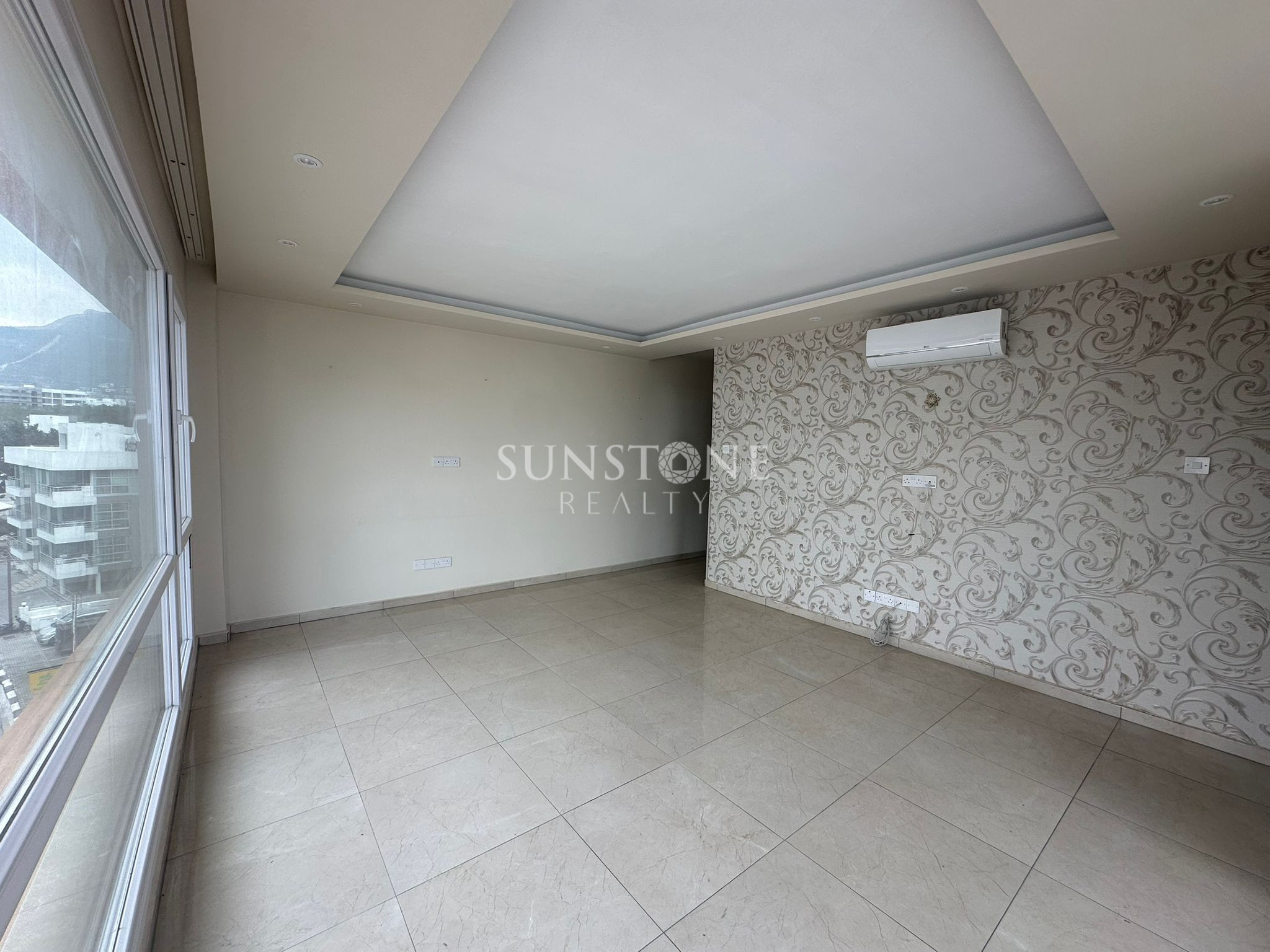 Kıbrıs Girne Merkez'de  Muhteşem deniz ve dağ manzaralı Satılık 3+1 Daire 3