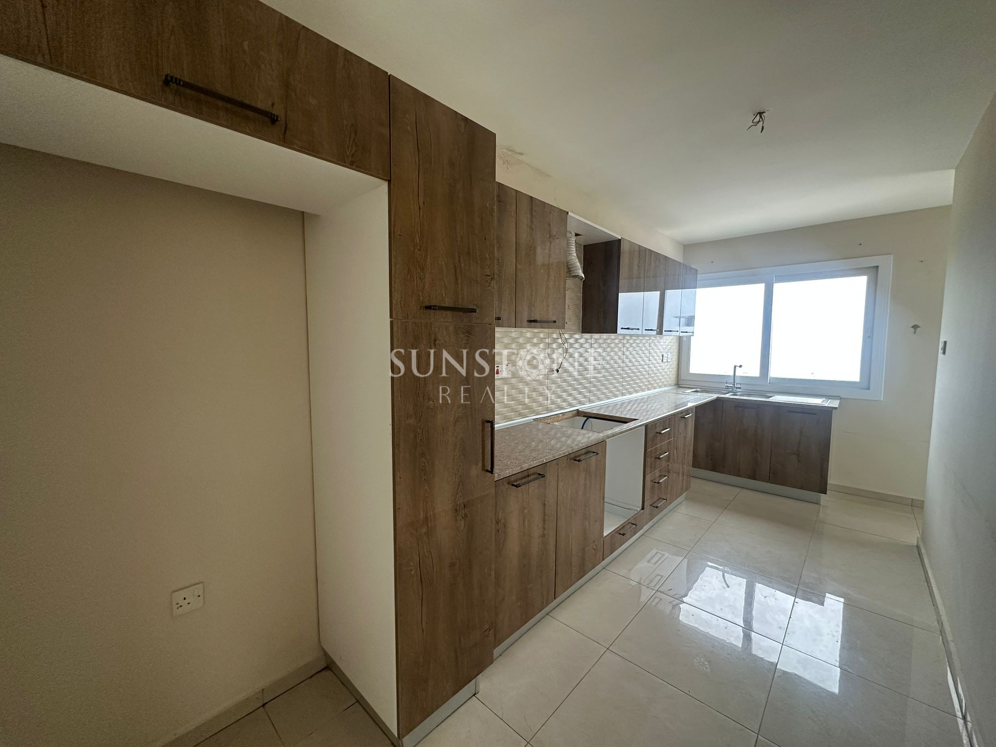 Kıbrıs Girne Merkez'de  Muhteşem deniz ve dağ manzaralı Satılık 3+1 Daire 4