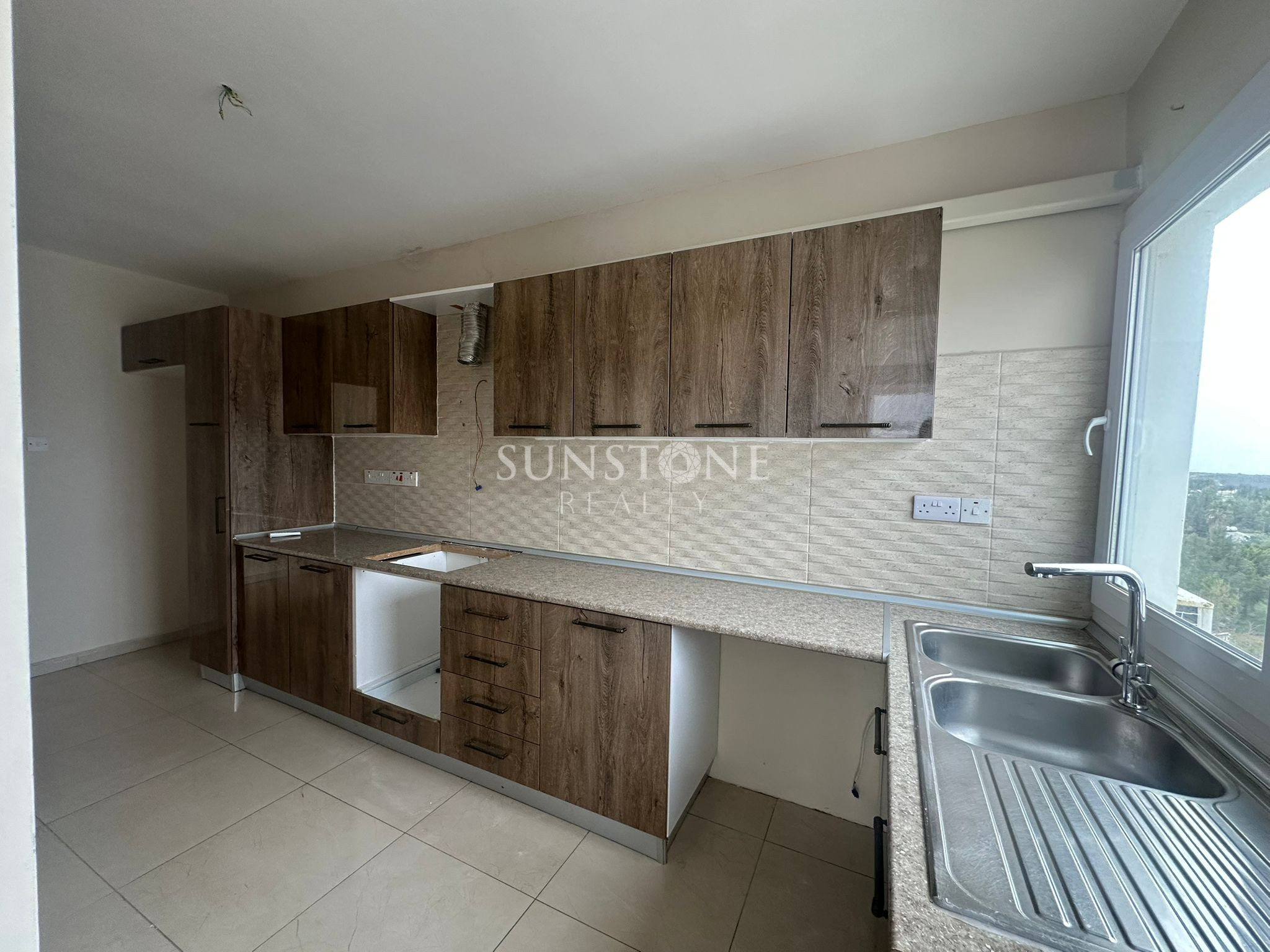 Kıbrıs Girne Merkez'de  Muhteşem deniz ve dağ manzaralı Satılık 3+1 Daire 5