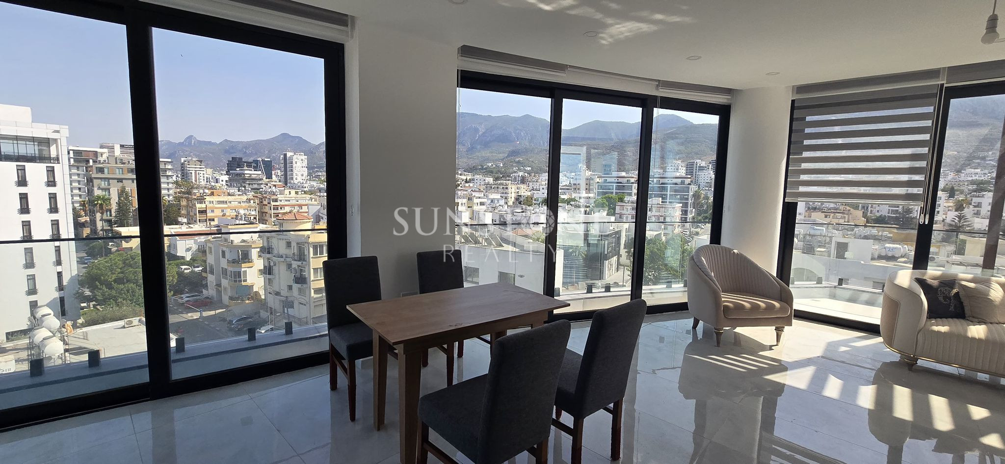 Kıbrıs Girne Merkez'de Muhteşem konumda Kiralık Modern Eşyalı 2+1 Penthouse 3