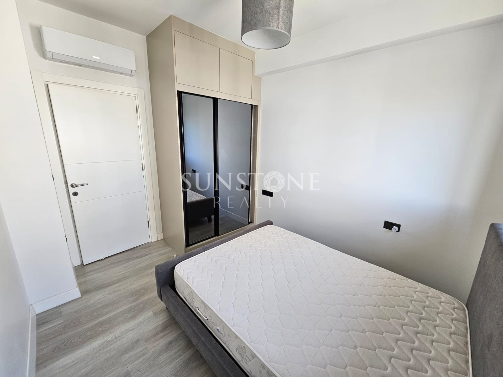 Kıbrıs Girne Merkez'de Satılık 2+1 Deniz Manzaralı Daire  17