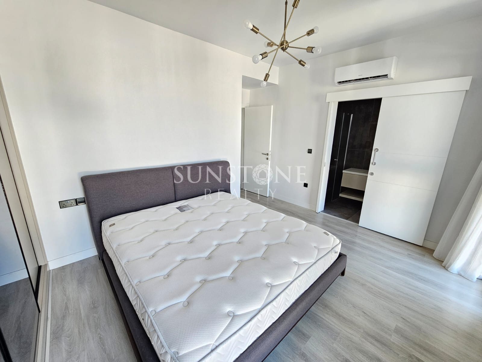 Kıbrıs Girne Merkez'de Satılık 2+1 Deniz Manzaralı Daire  14