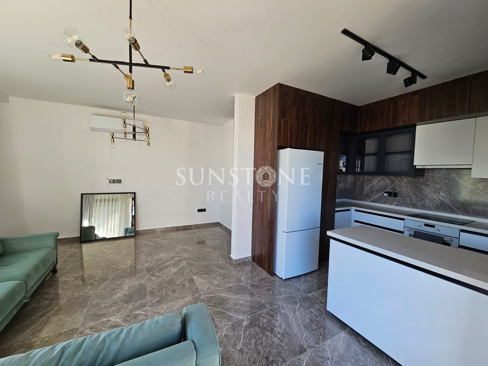 Kıbrıs Girne Merkez'de Satılık 2+1 Deniz Manzaralı Daire  10