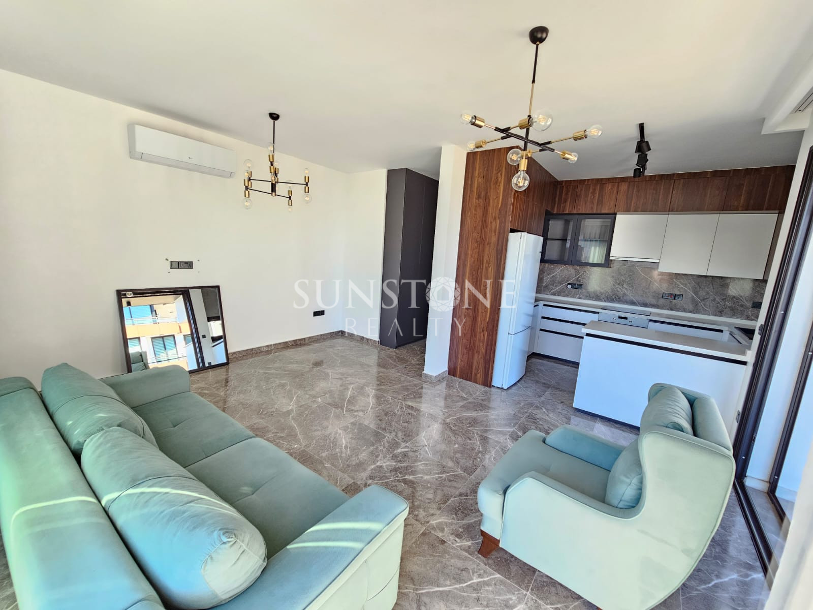 Kıbrıs Girne Merkez'de Satılık 2+1 Deniz Manzaralı Daire  6