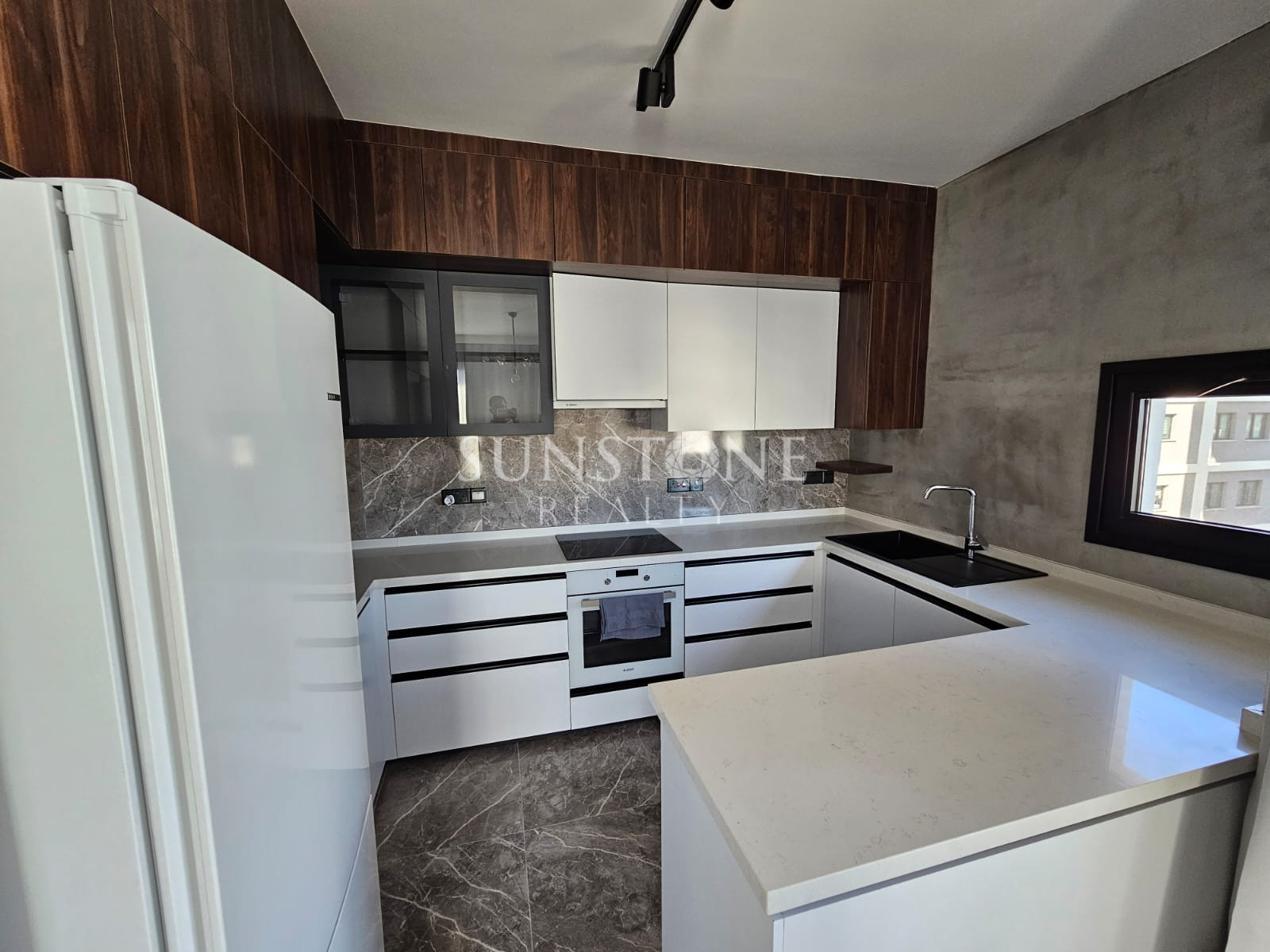 Kıbrıs Girne Merkez'de Satılık 2+1 Deniz Manzaralı Daire  11