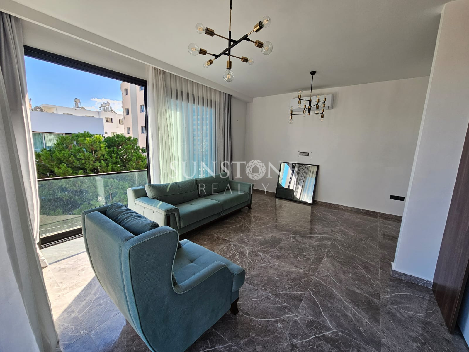 Kıbrıs Girne Merkez'de Satılık 2+1 Deniz Manzaralı Daire  7