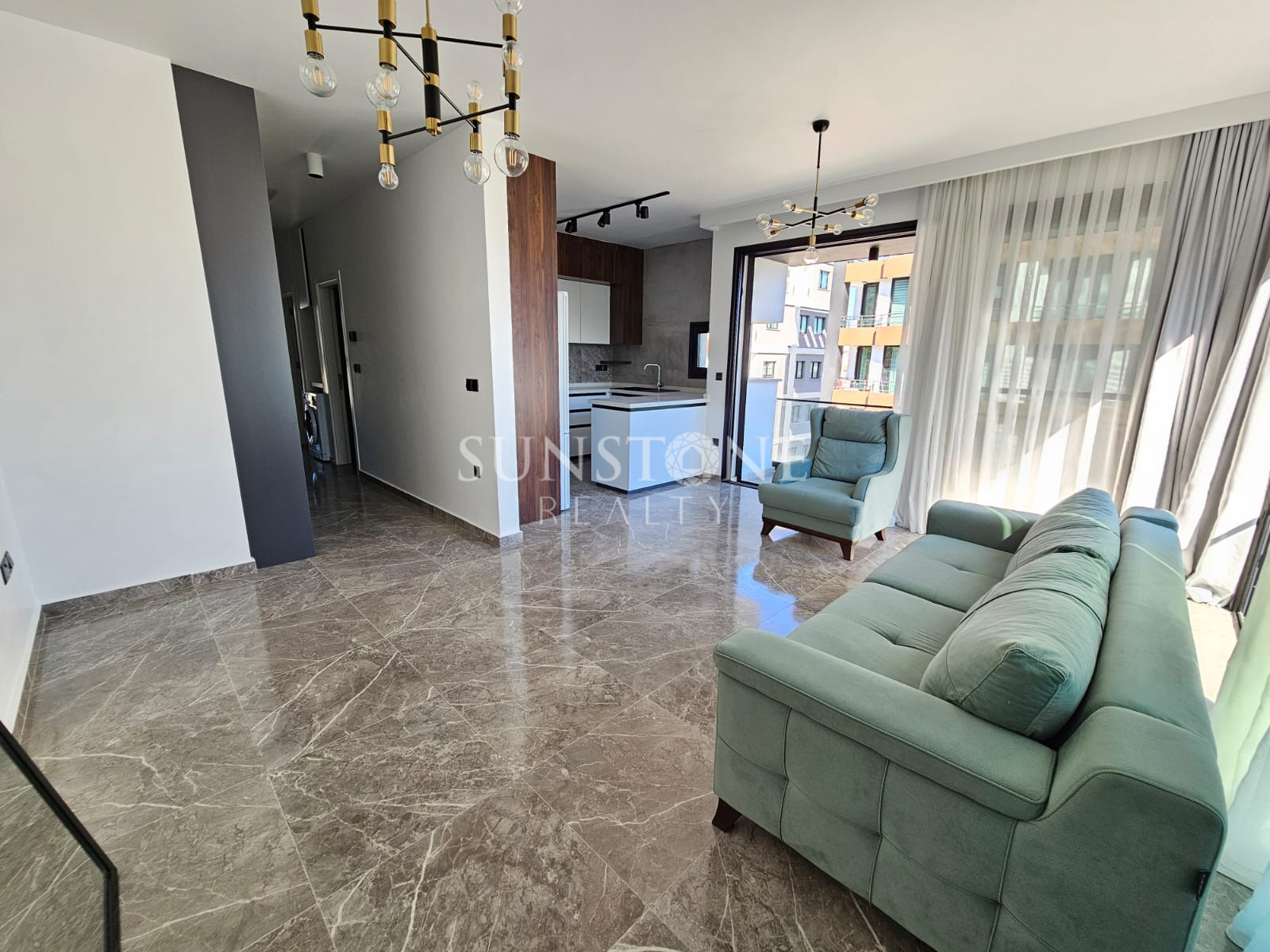 Kıbrıs Girne Merkez'de Satılık 2+1 Deniz Manzaralı Daire  8