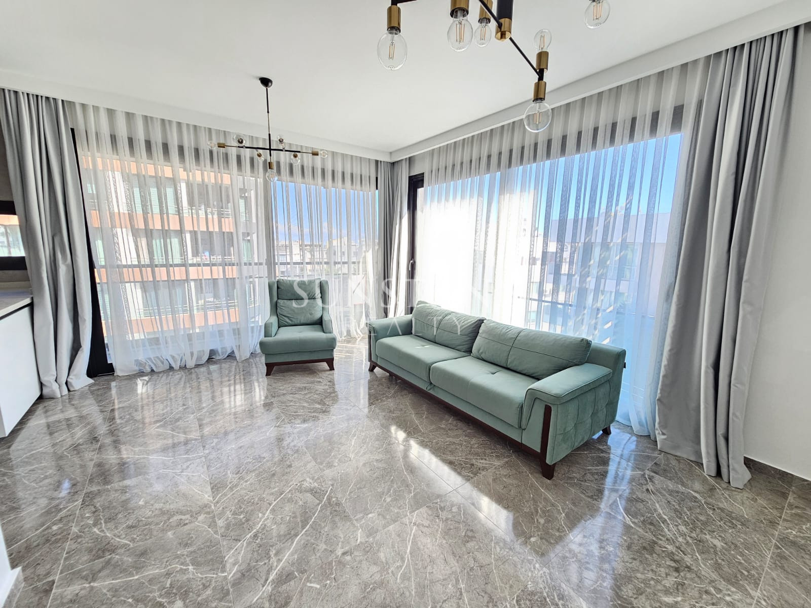 Kıbrıs Girne Merkez'de Satılık 2+1 Deniz Manzaralı Daire  2