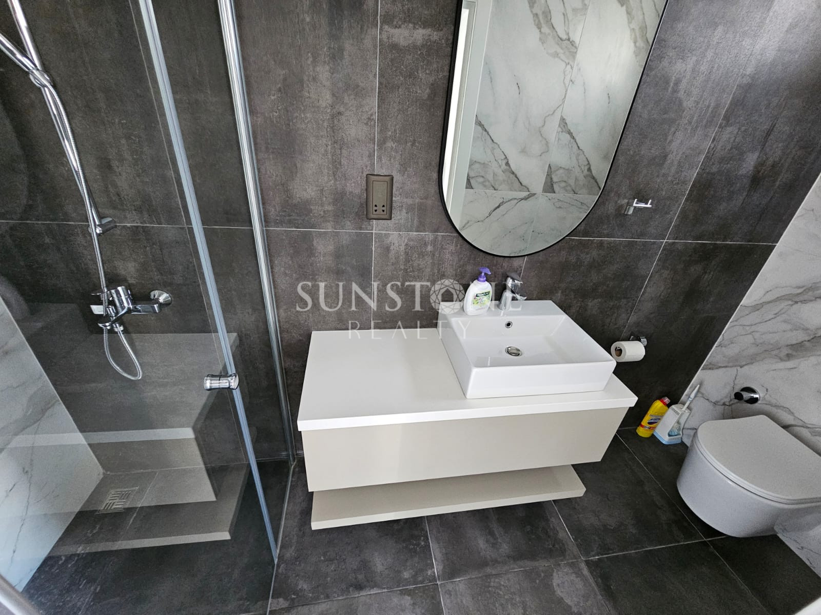 Kıbrıs Girne Merkez'de Satılık 2+1 Deniz Manzaralı Daire  19