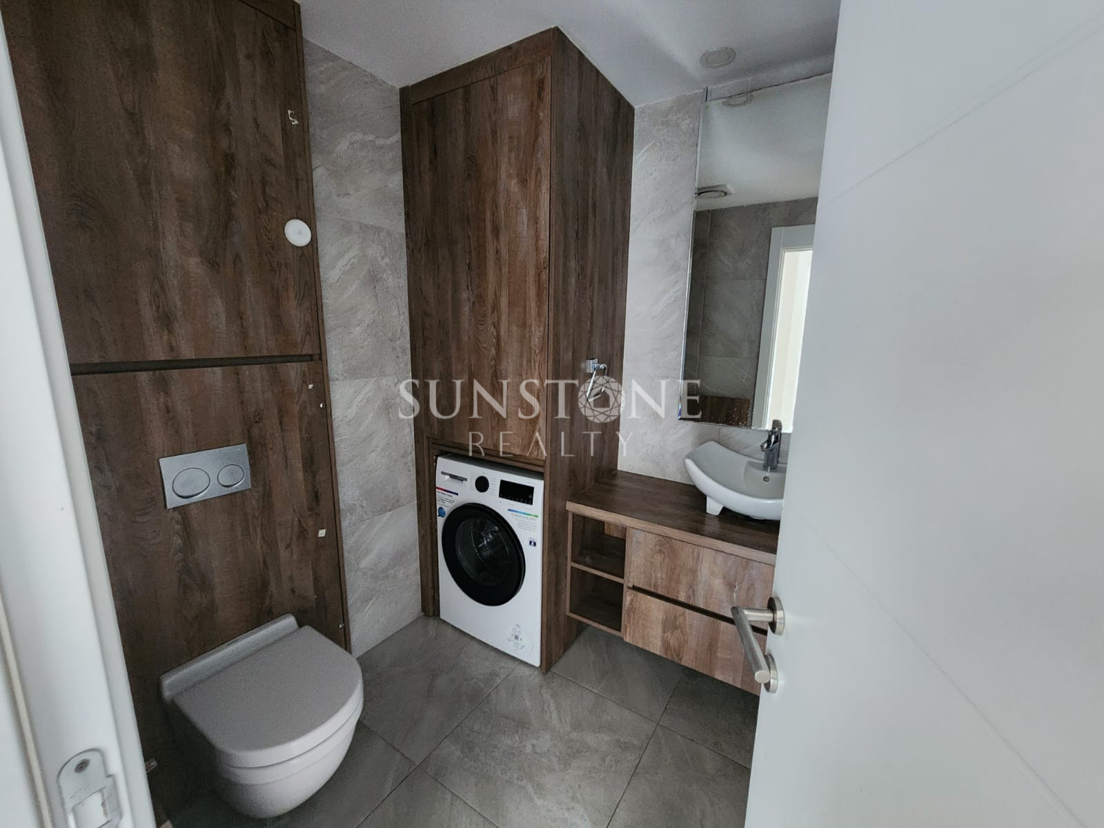 Kıbrıs Girne Merkezde Satılık Türk Koçanlı 2+1 Lüks Daire. 22