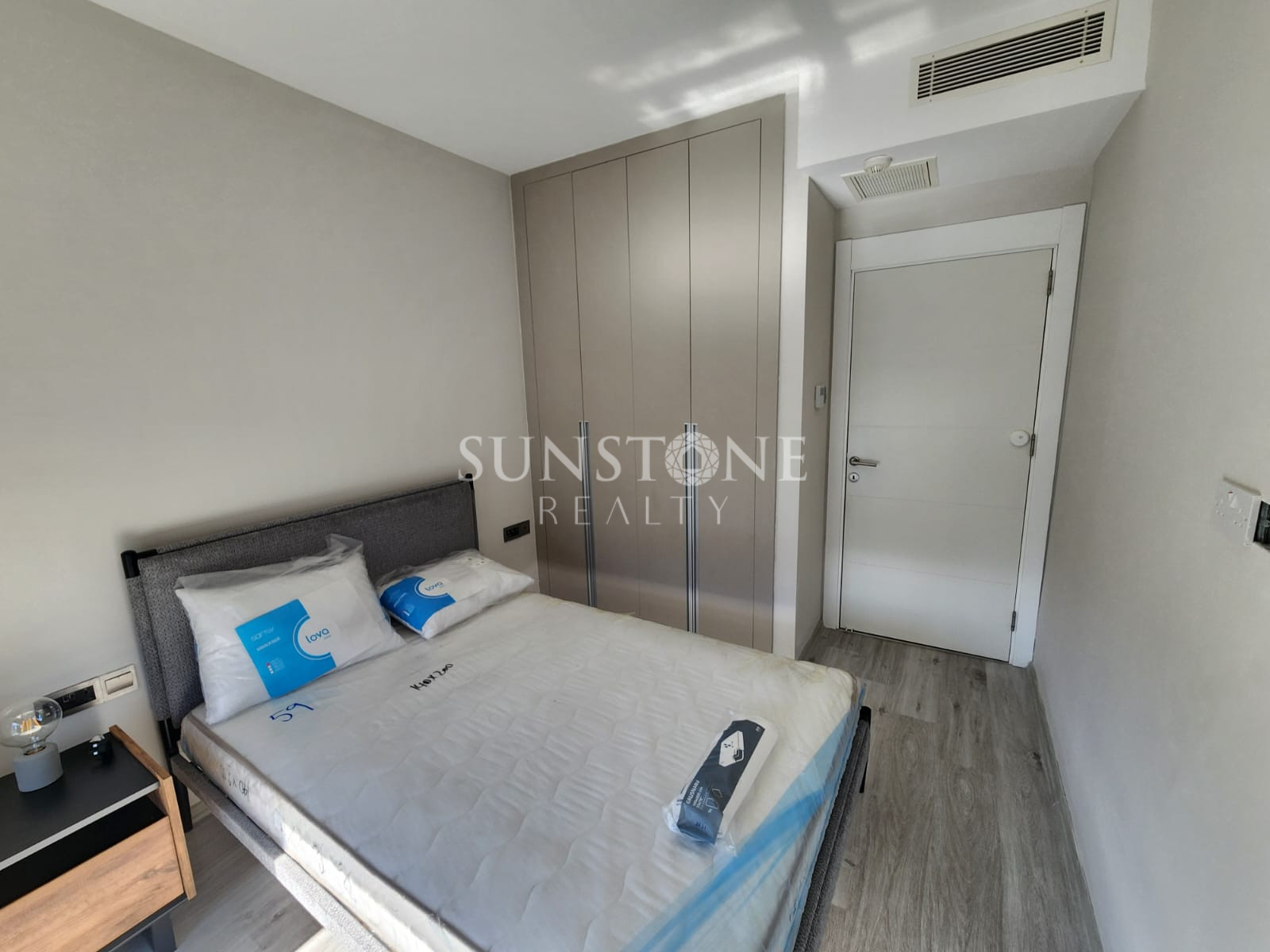 Kıbrıs Girne Merkezde Satılık Türk Koçanlı 2+1 Lüks Daire. 18