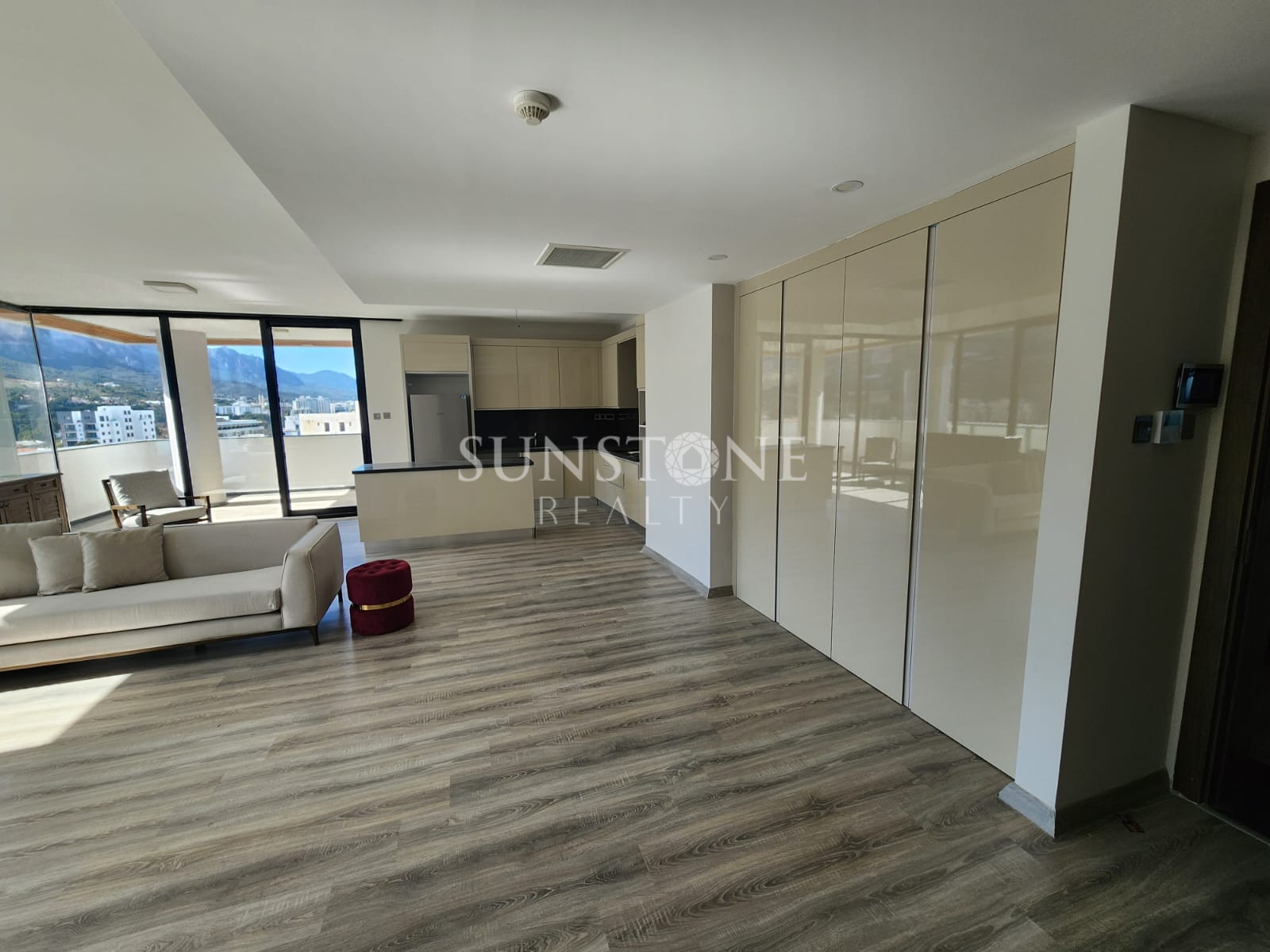 Kıbrıs Girne Merkez'de Satılık Türk Kocanli 3+1 Lüks Daire 19