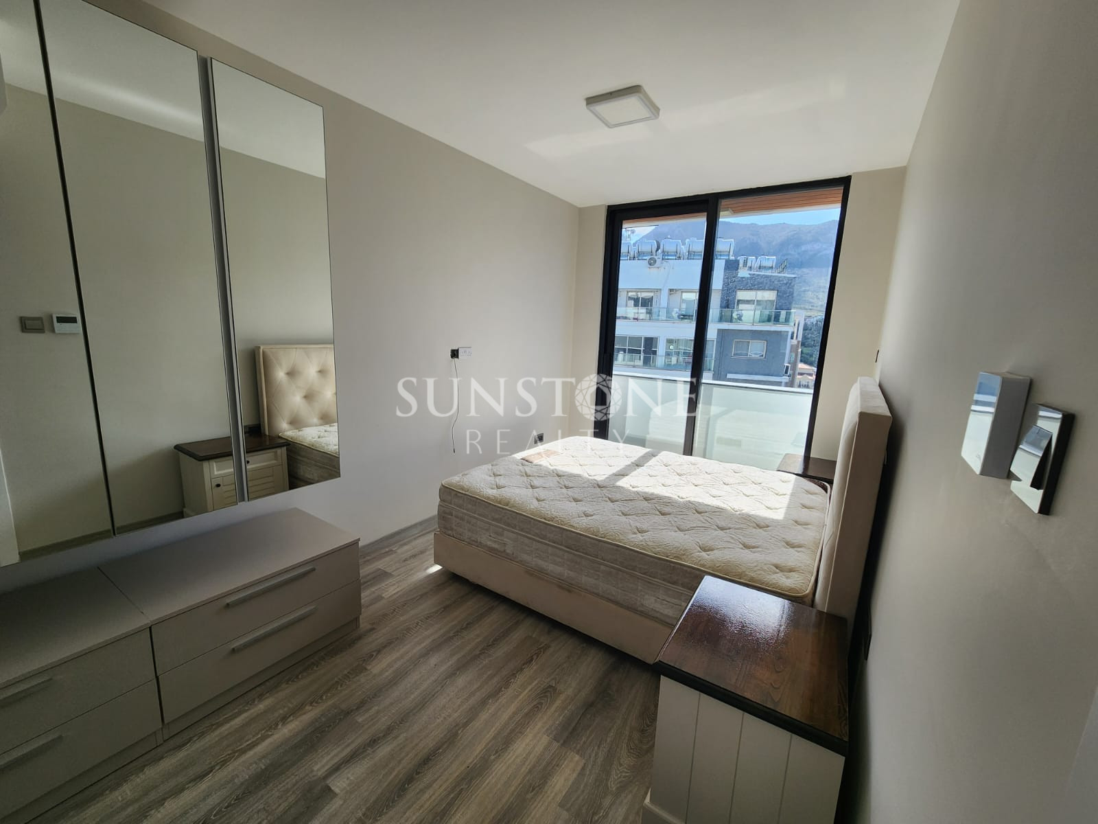Kıbrıs Girne Merkez'de Satılık Türk Kocanli 3+1 Lüks Daire 25