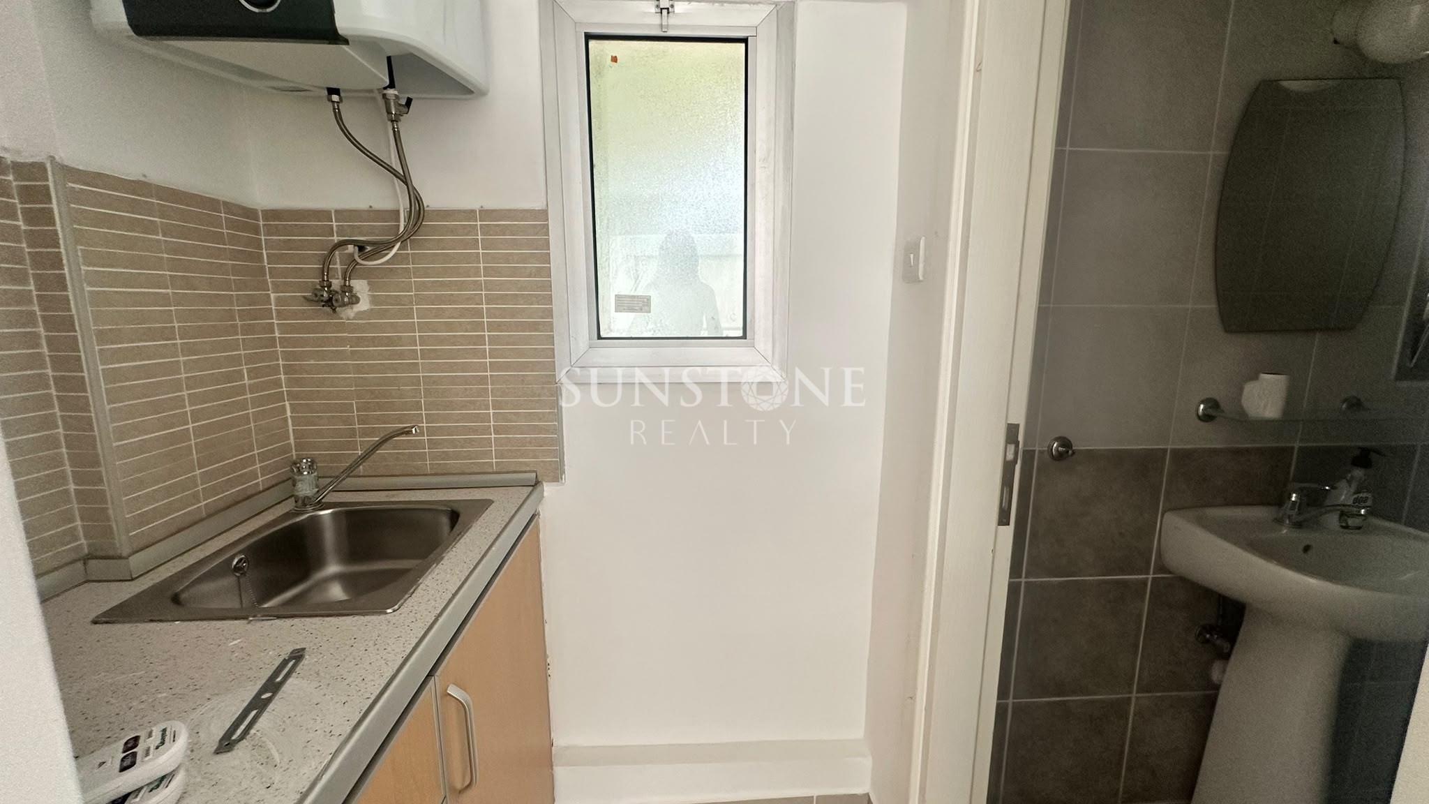 Kıbrıs Girne Merkez'de Sende Katlı Kiralık Dükkan 7