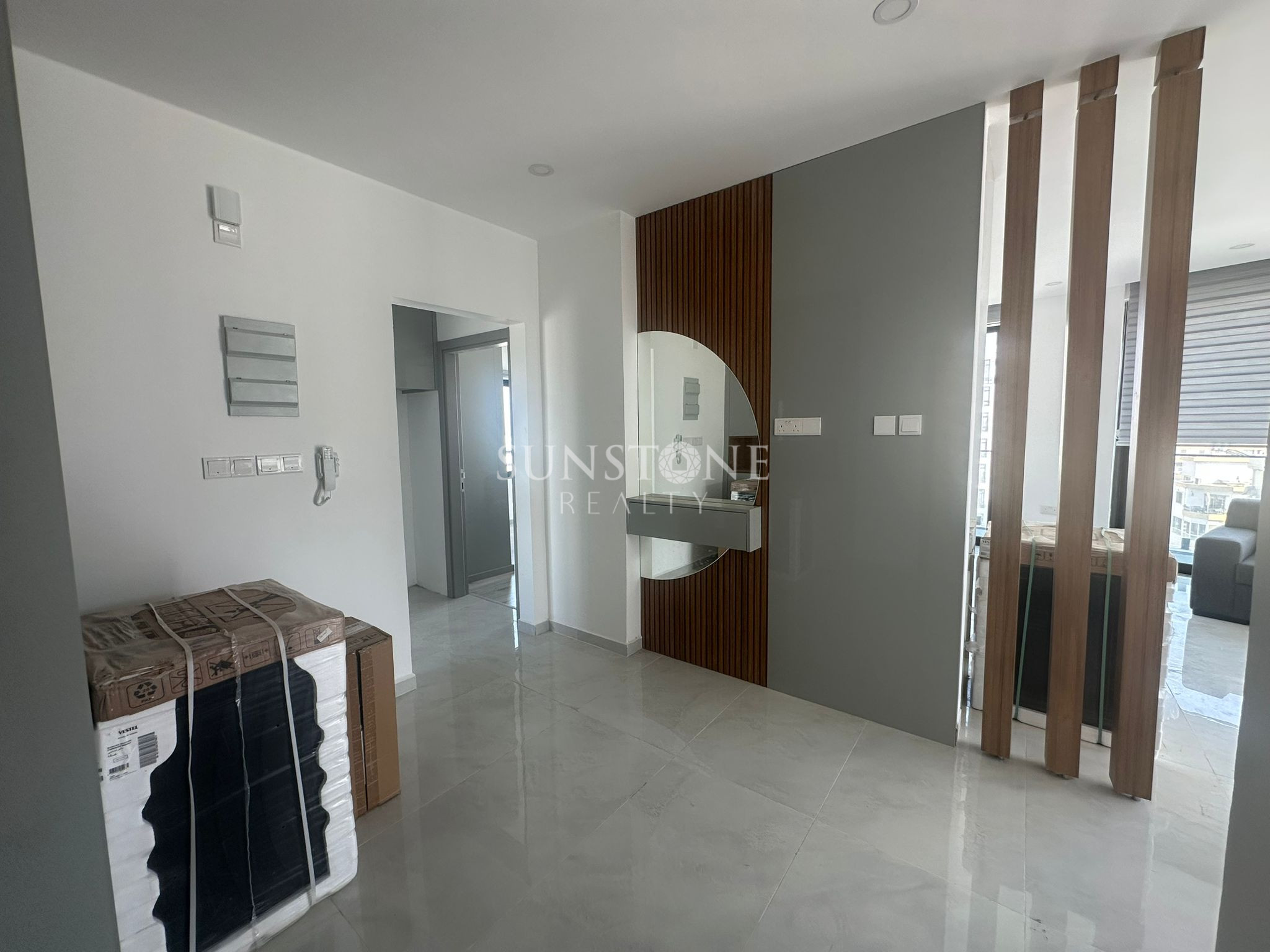 Kıbrıs Girne Merkez'de  Sıfır eşyalı Modern Kiralık 2+1 Daireler  4