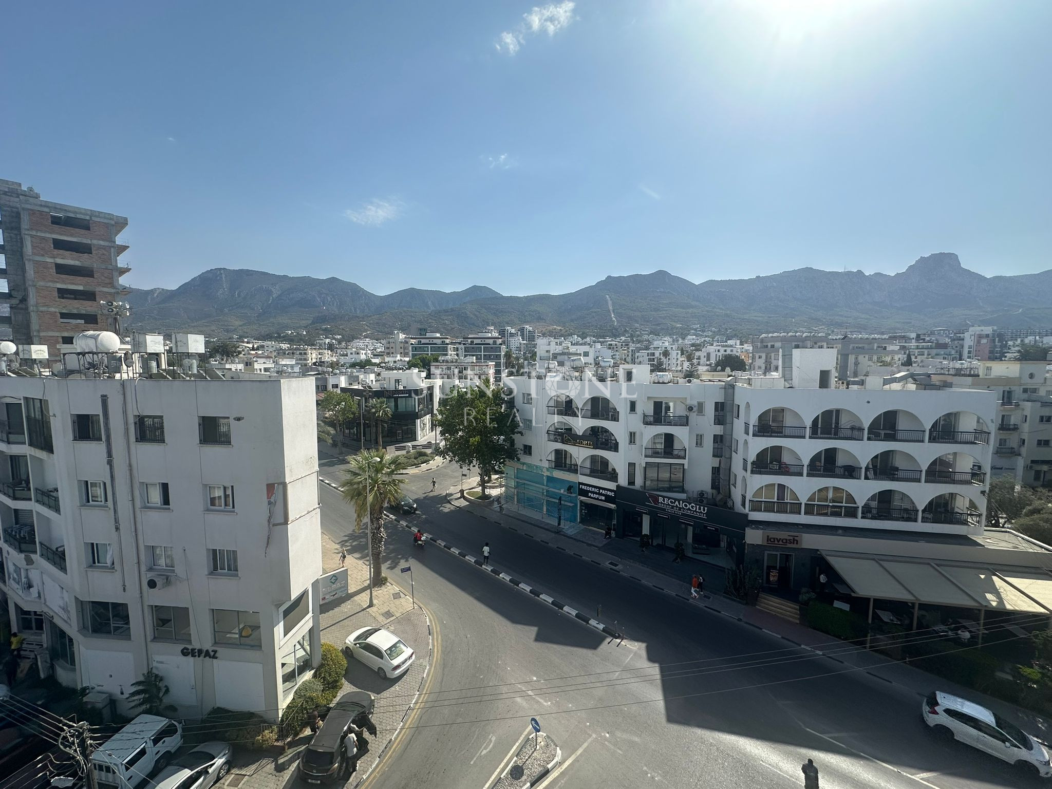 Kıbrıs Girne Merkez'de  Sıfır eşyalı Modern Kiralık 2+1 Daireler  11
