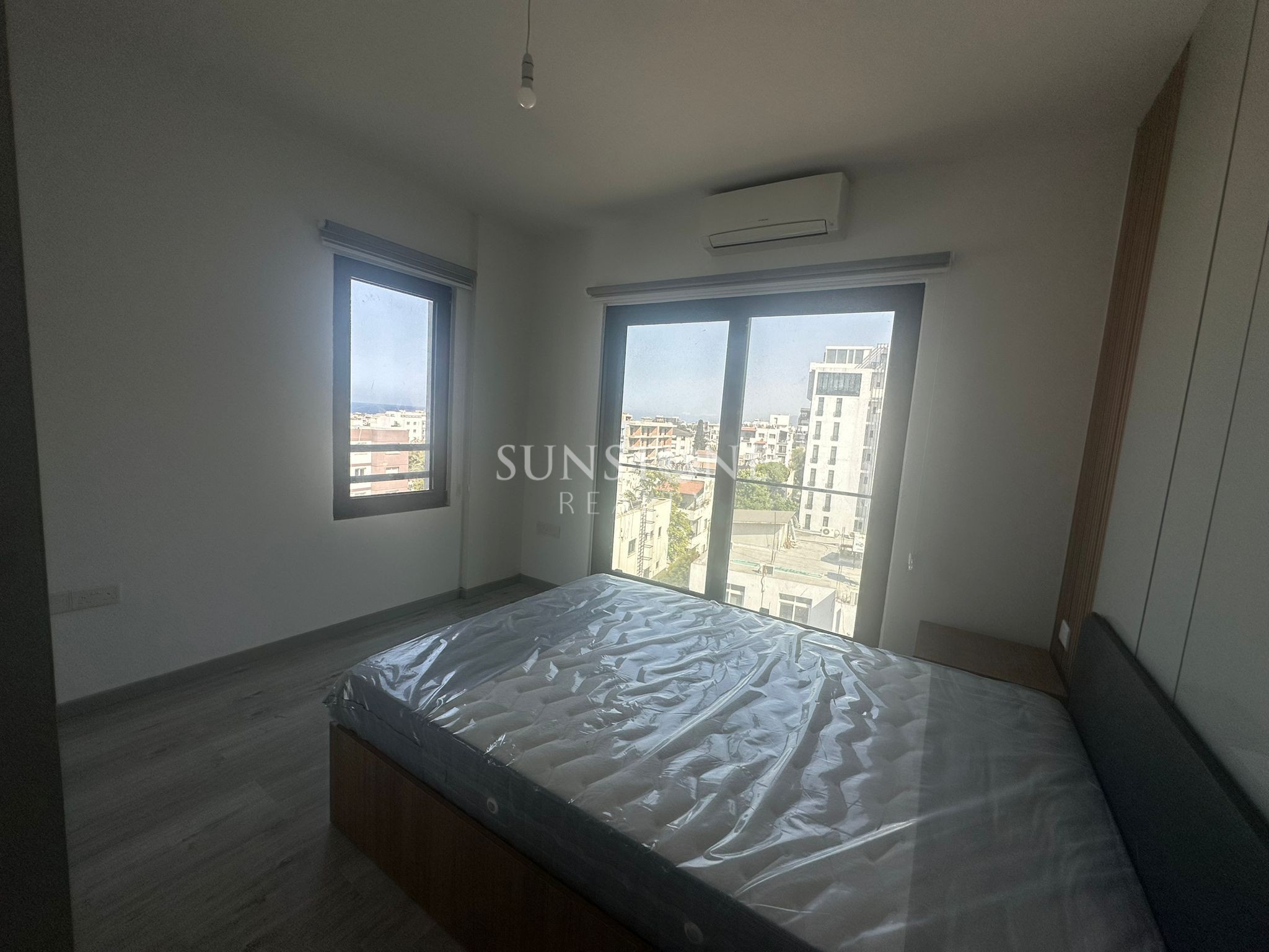 Kıbrıs Girne Merkez'de  Sıfır eşyalı Modern Kiralık 2+1 Daireler  6