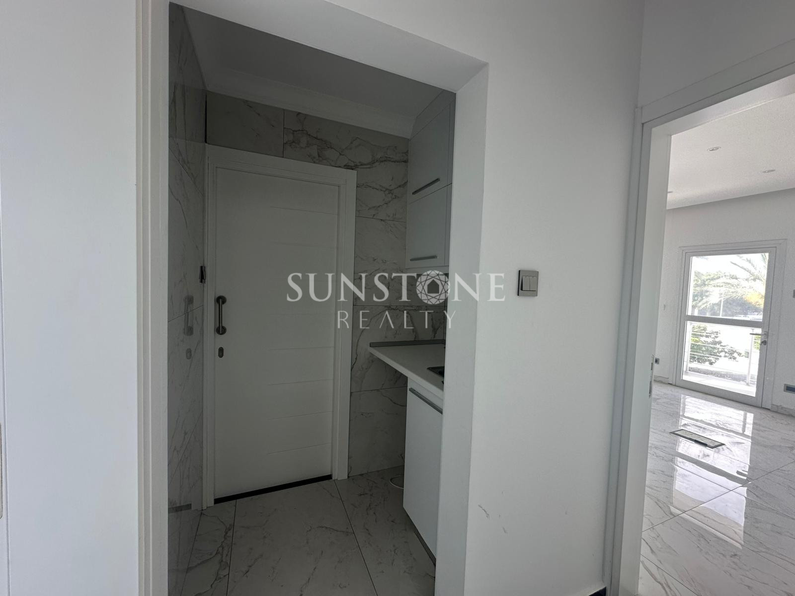 Commercial license, Rental 3-bedroom apartment in the center of Kyrenia, Northern Cyprus 11