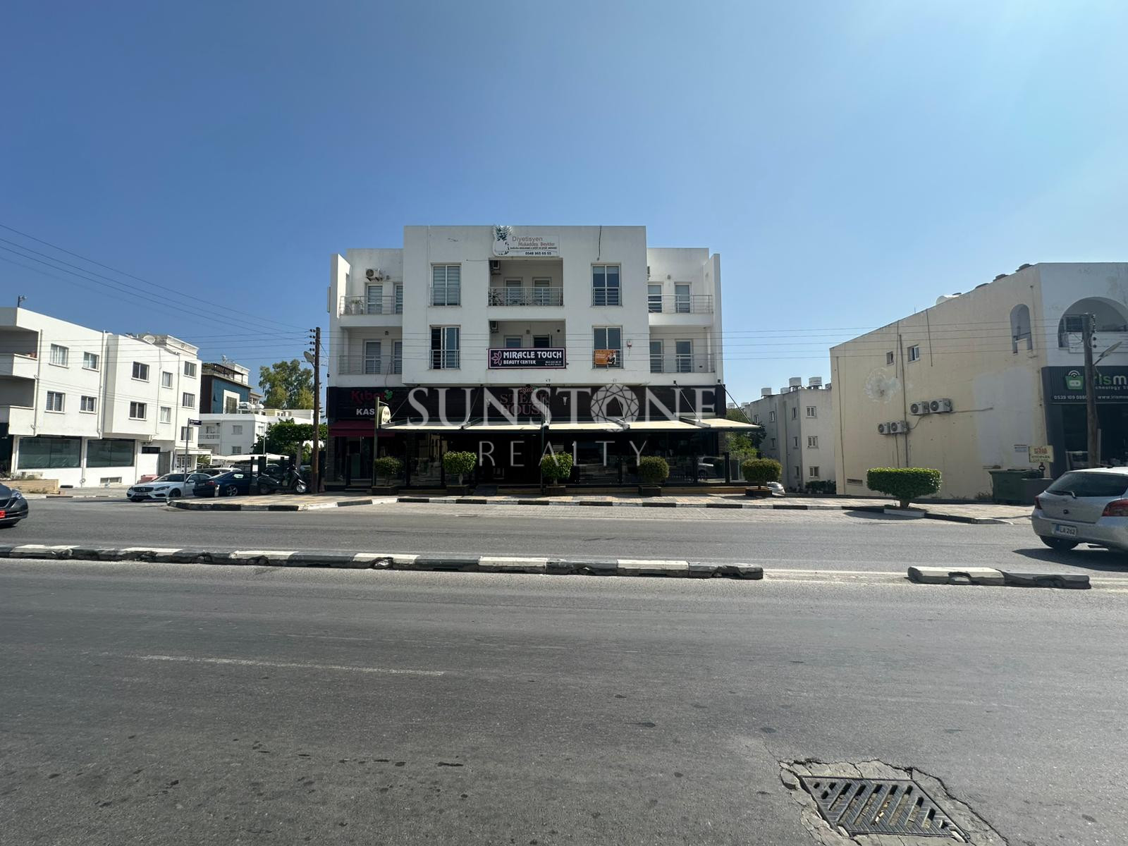Commercial license, Rental 3-bedroom apartment in the center of Kyrenia, Northern Cyprus 17
