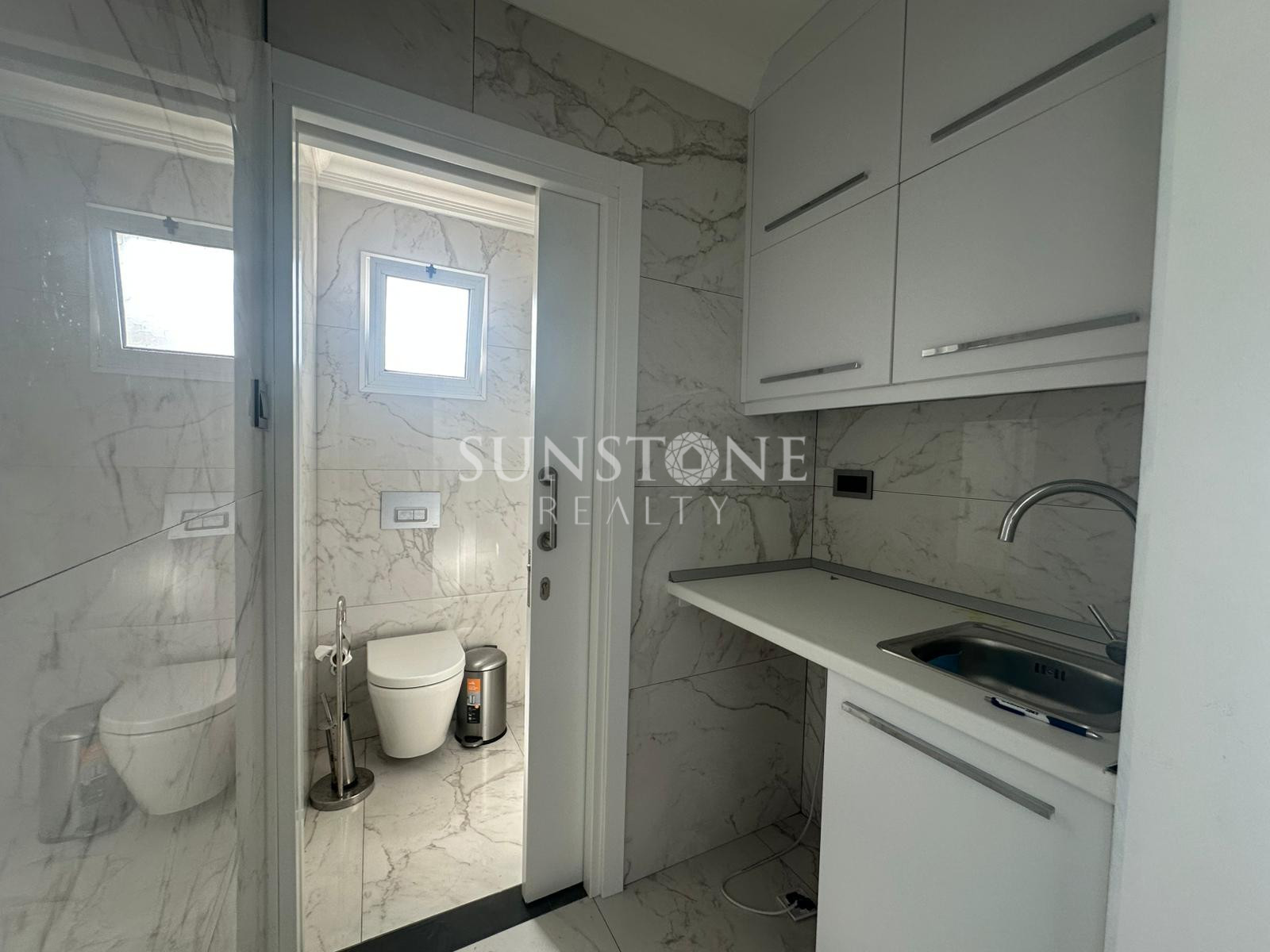 Commercial license, Rental 3-bedroom apartment in the center of Kyrenia, Northern Cyprus 12